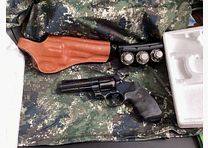 Colt Python .357 Magnum / .38 Special, 4 Zoll, Baujahr 1982 – Royal Blue, komplett mit Zubehör