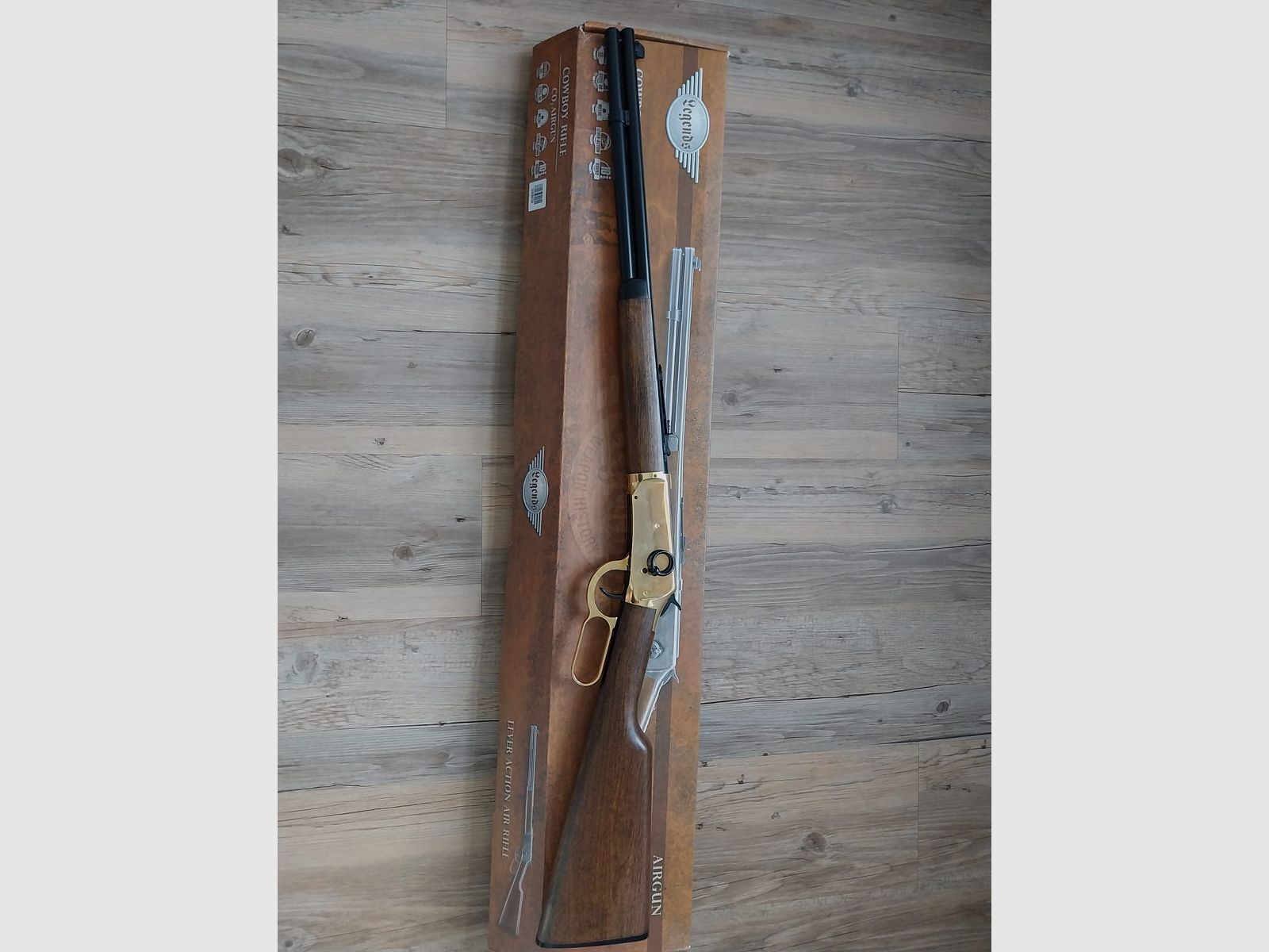 Rifle Cowboy Legends acabado dorado 4,5 mm BB Co2 + 20 cápsulas de Co2 + 1500 BBs 4,5mm