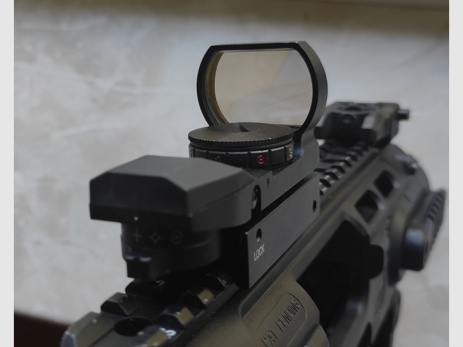 Glock 18C GBB - G18C inkl. Magazinen, Roni Kit und Visier 