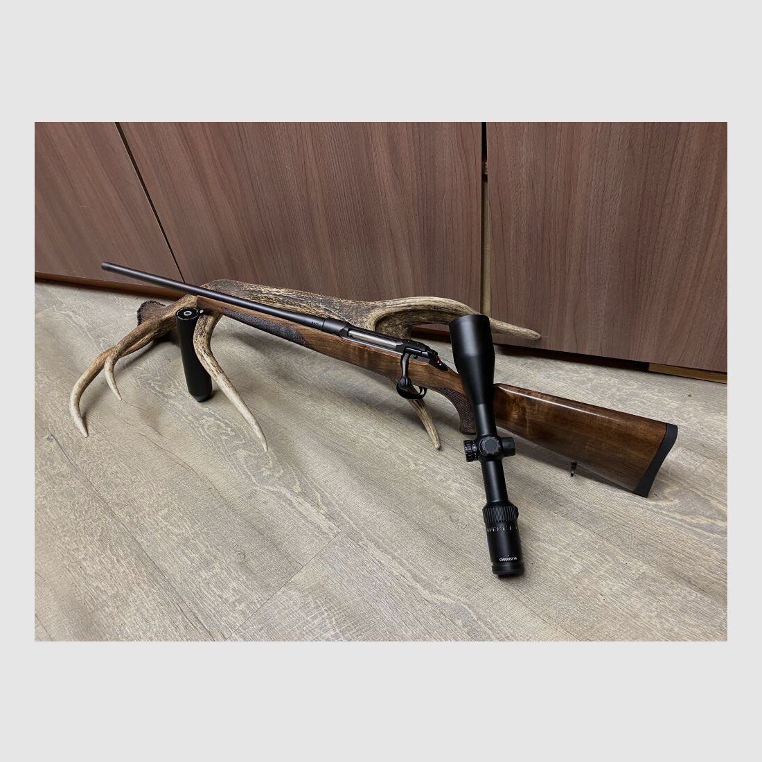 Sauer 101 Classic, links, mit Zeiss Conquest V4 3-12x56