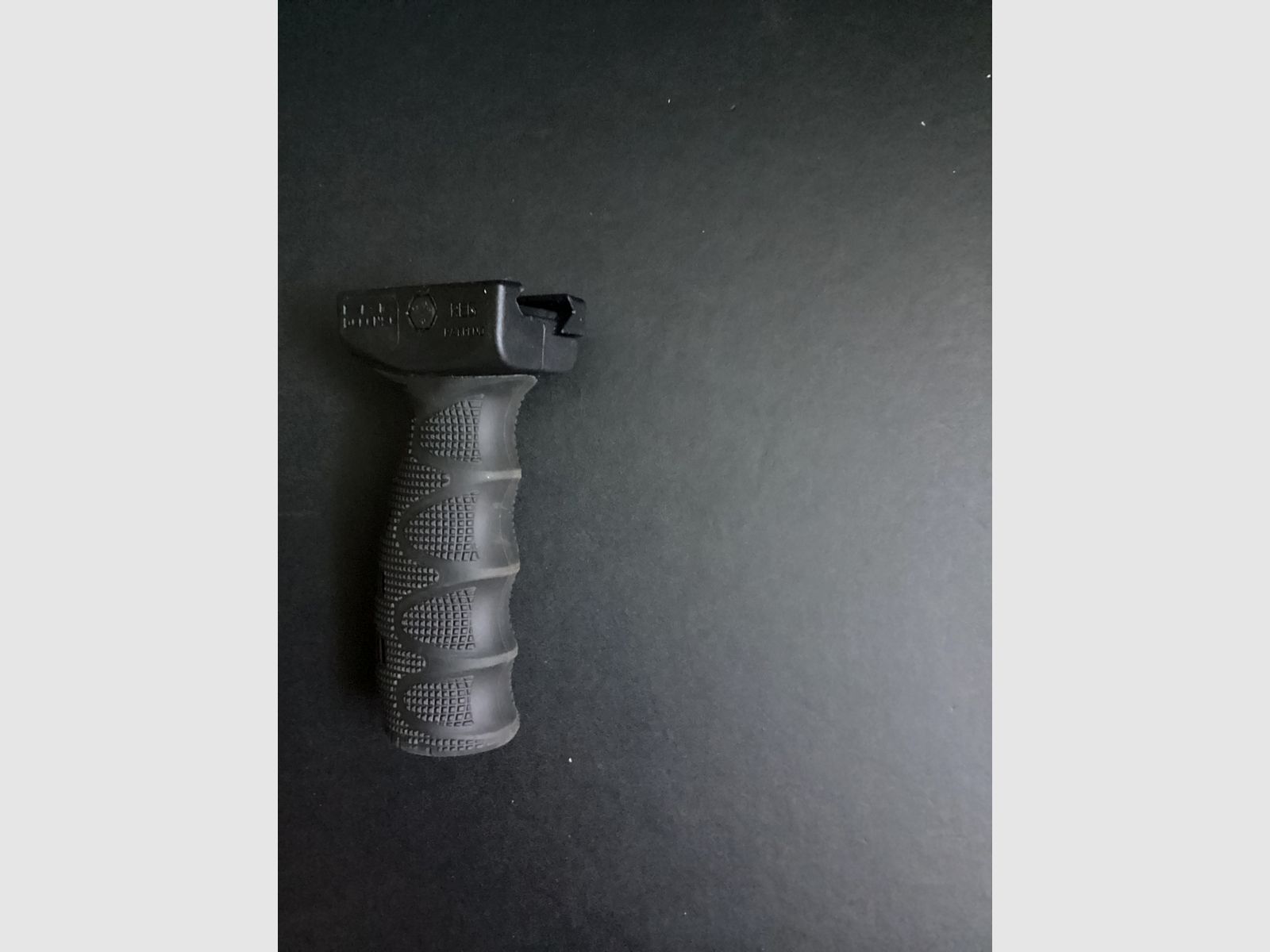FAB Defense REG Frontgriff – gummiert, Picatinny, mit wasserdichtem Staufach, Bild 4 von 4
