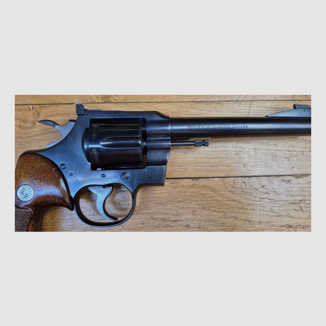 Mythischer Revolver Colt Officer Model Match – Kal. 22LR – Schwerer Lauf – Waffe aus Hartford von 1966 – Ästhetik und Spitzentechnologie – Seltene Stück für das Schießen und Training in sehr hoher Qualität – Ausgezeichneter Zustand, fast wie neu – TBE +++, Bild 19 von 22