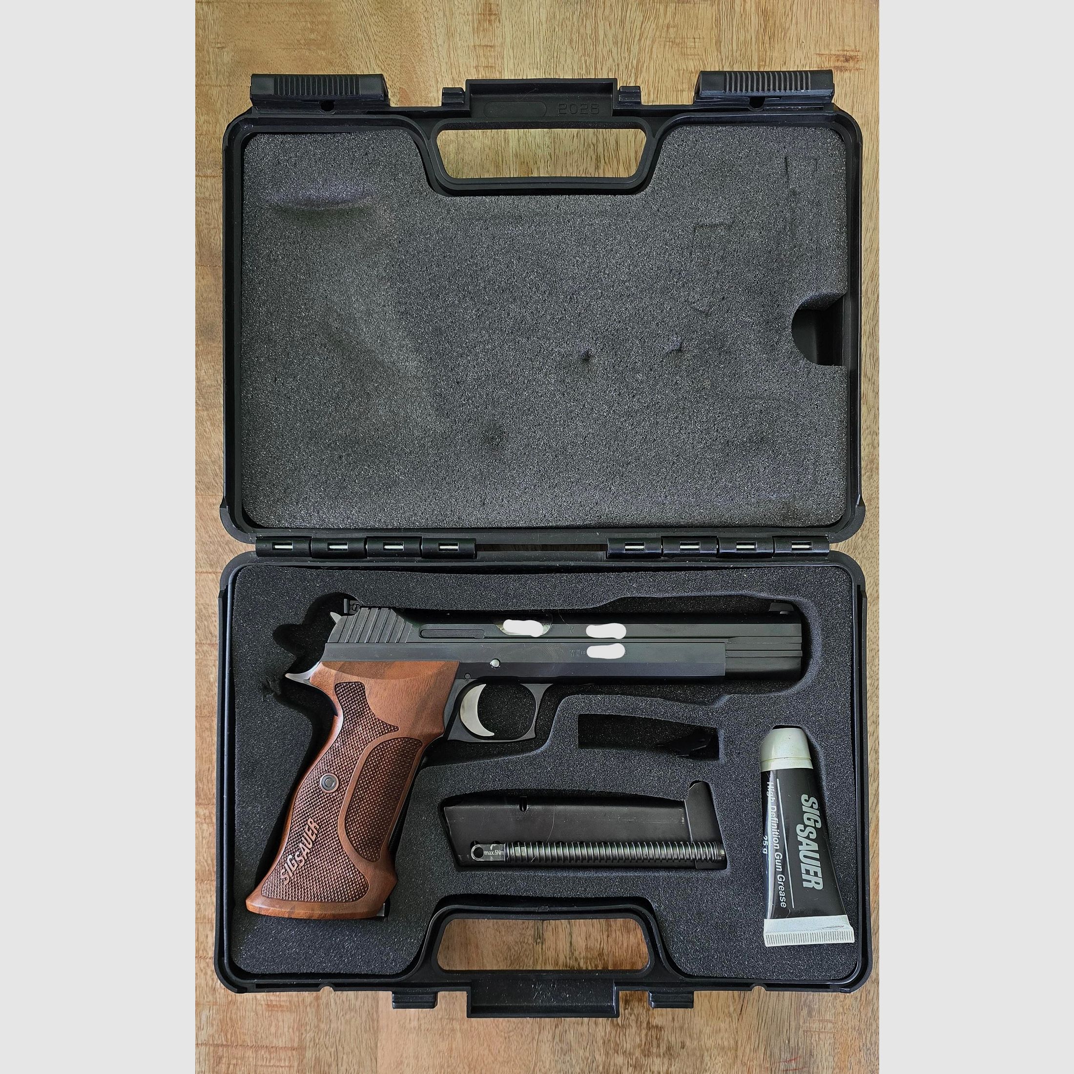 SIG Sauer P 210 Super Target 6", aus Eckernförde, Kal. 9mm Para mit komplettem Zubehör