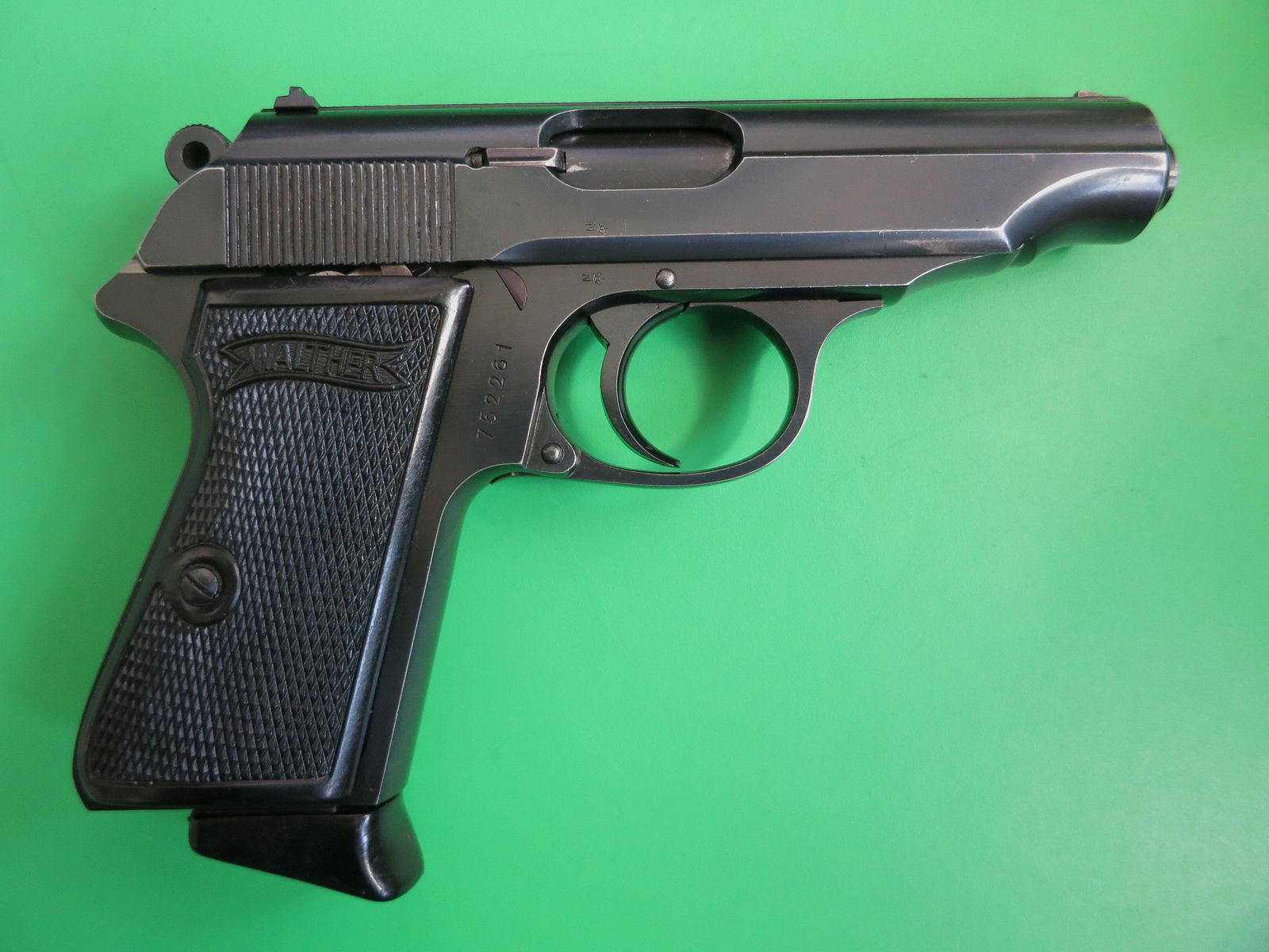 Pistolet semi-automatique, Walther PP, cal. 7,65 mm Br., Waffenfabrik Walther, Zella-Mehlis (Thür.) Mod.PP, 1929-30       #14