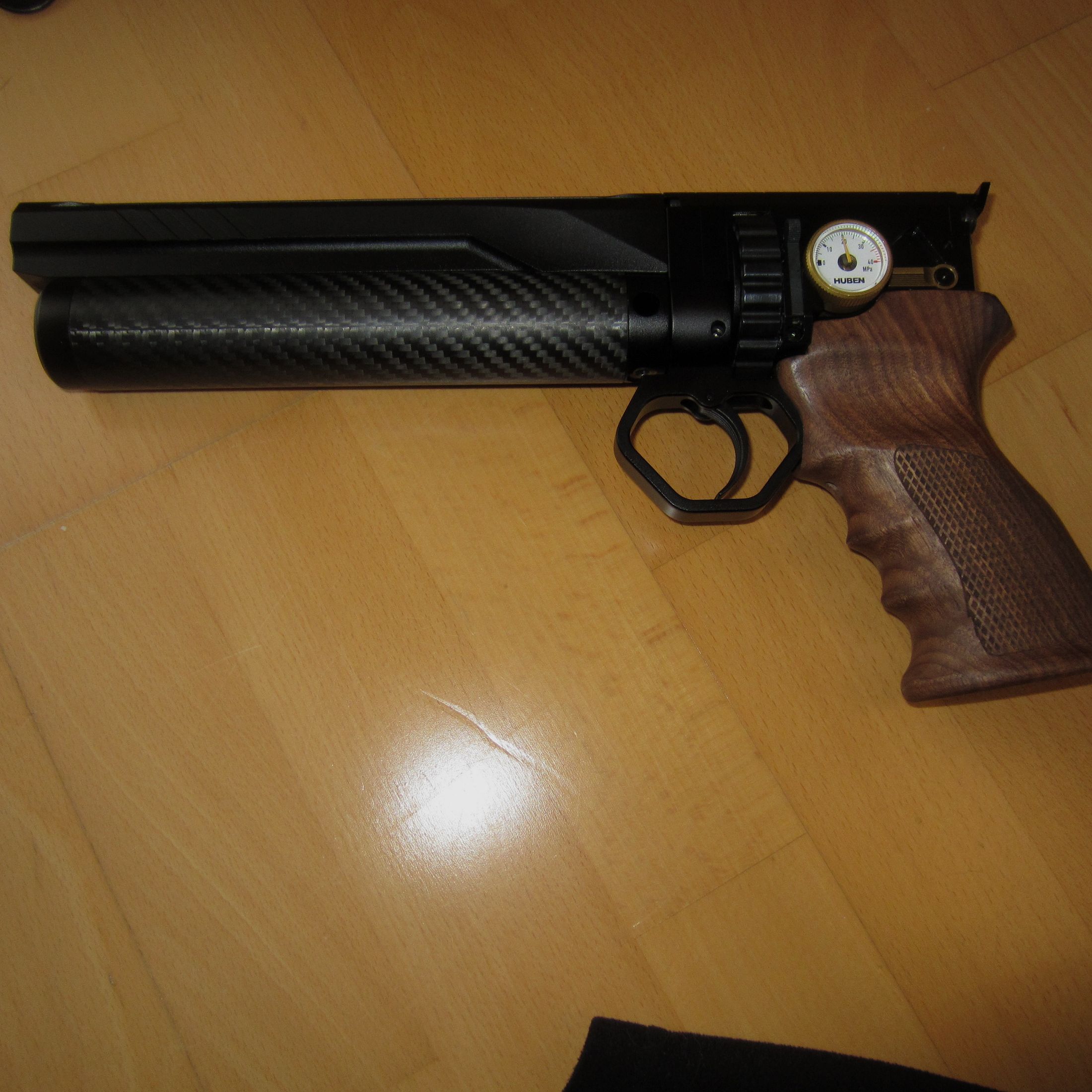 Air pressure pistol Huben GK 1 with matching silencer - as good as new, up to 7.5 Joules