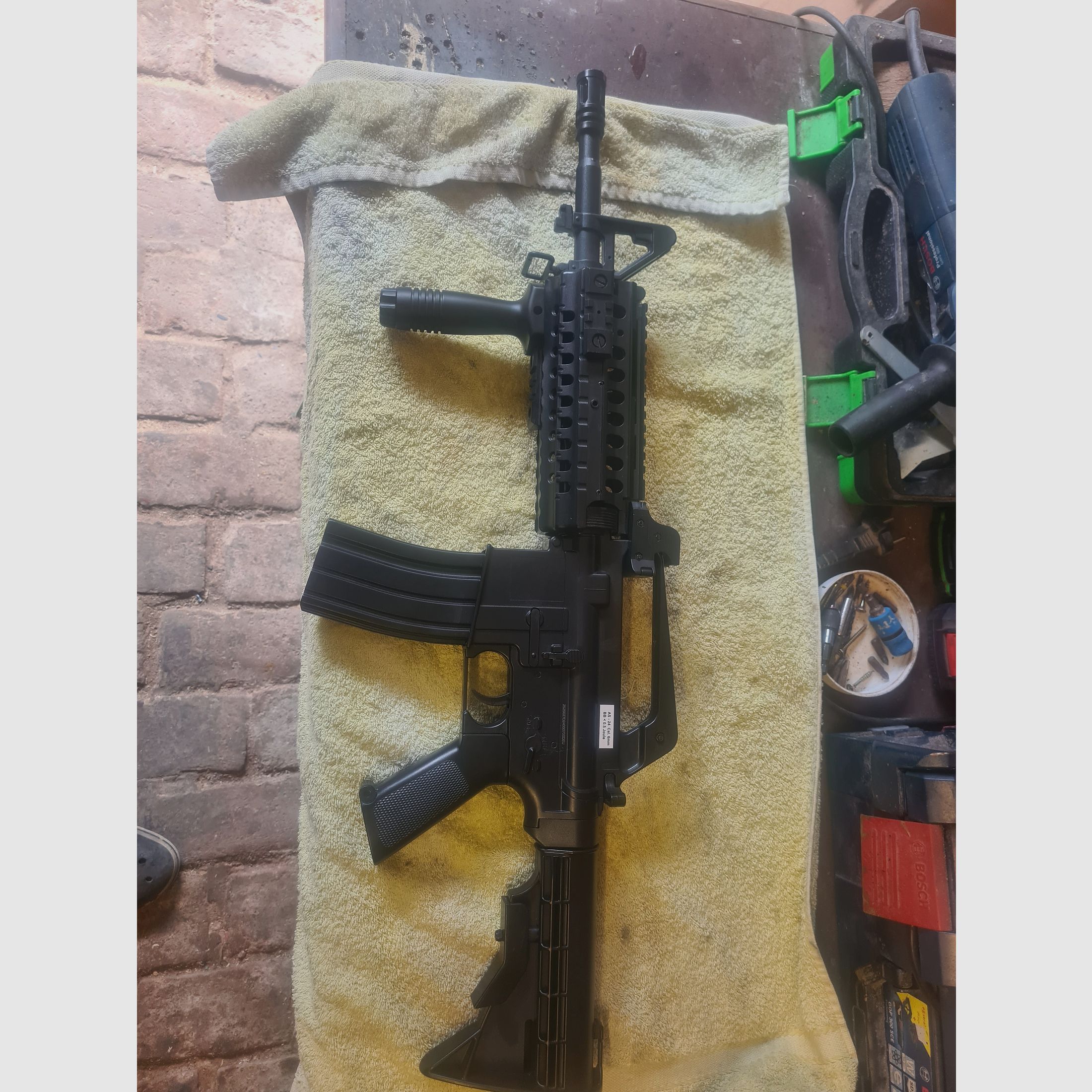 Softair Waffe 6mm BB Nachbau M4 R.I.S. 