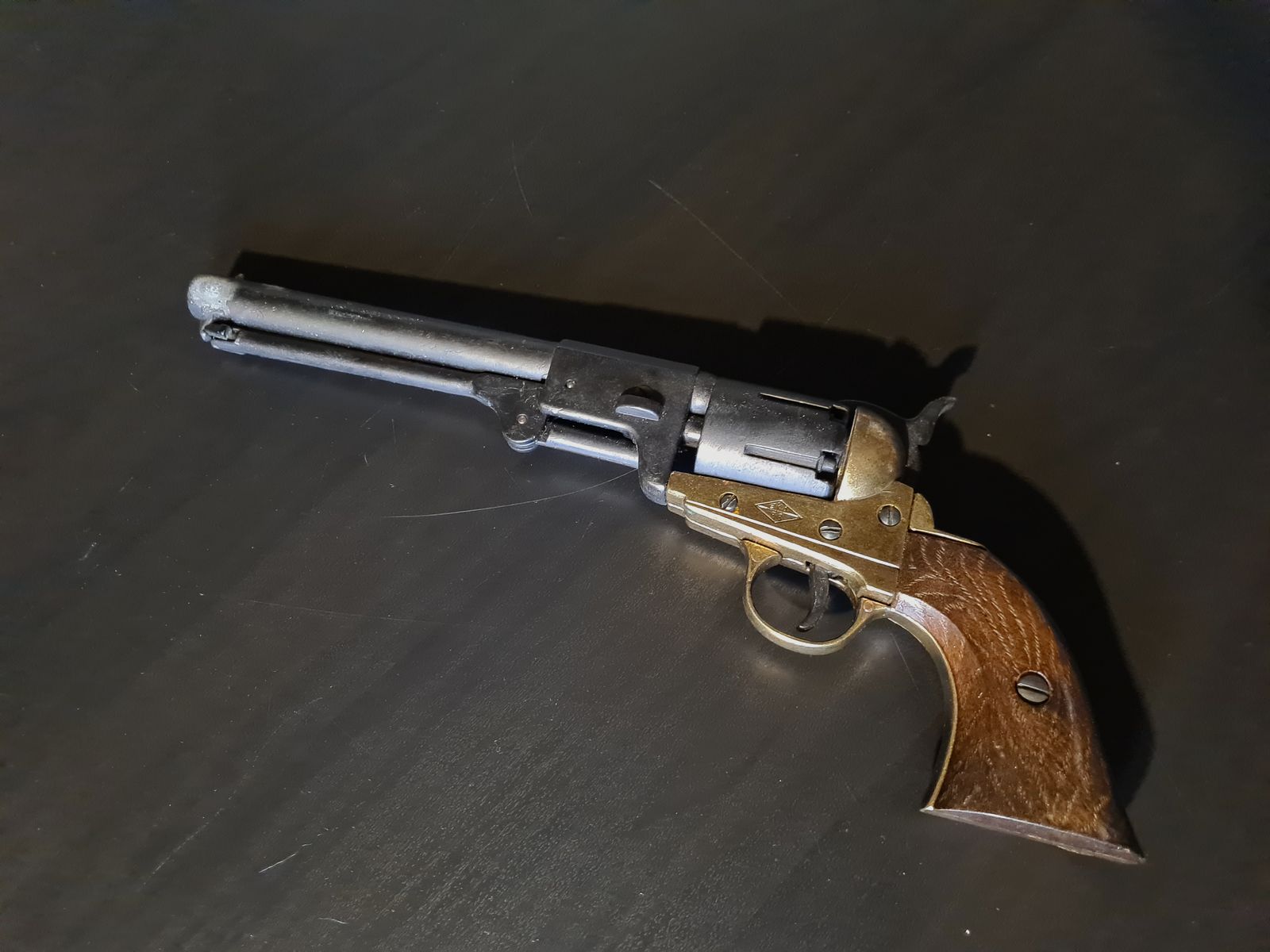 Colt Dragoon Dekowaffe