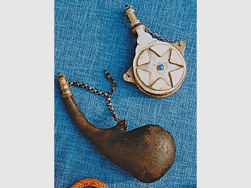 HISTORISCHE PULVERFLASCHE