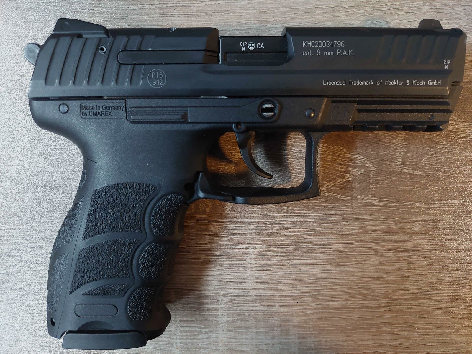 Heckler & Koch P30 +/ Extra Magazin | 9mm P.A.K.