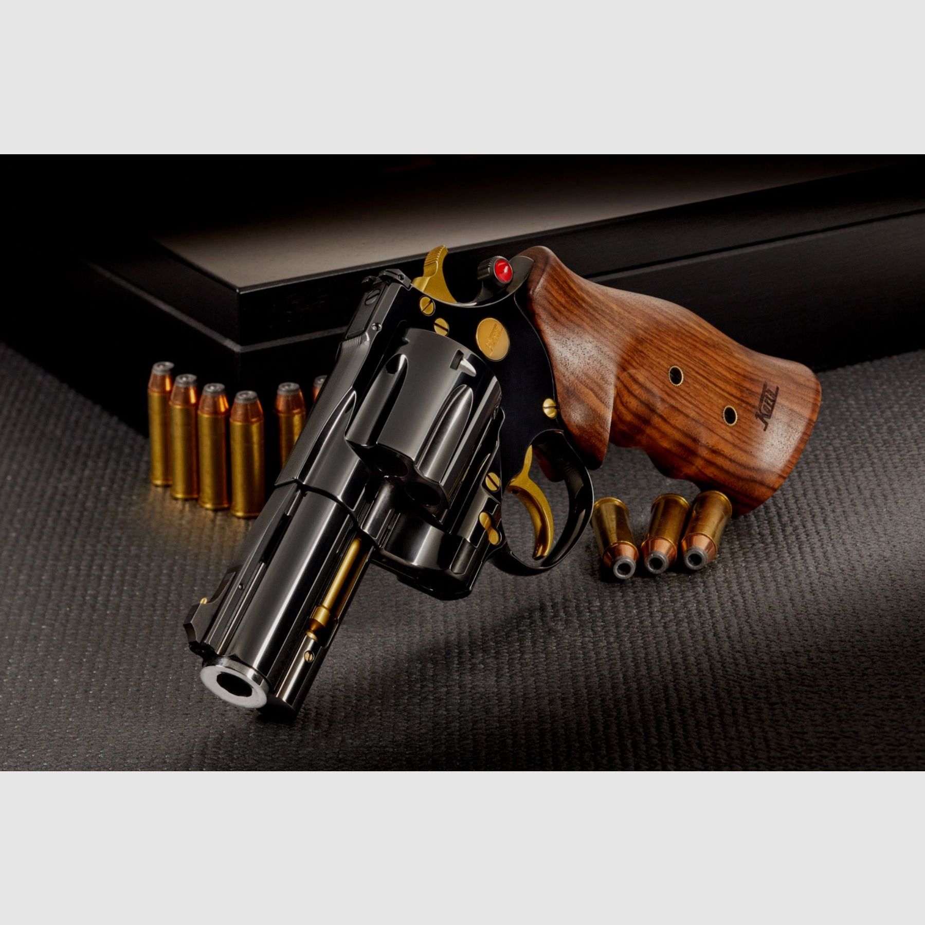 Revolver KORTH CLASSIC Glänzend Schwarz 4" LUXE Kal.357 Magnum, Bild 1 von 7