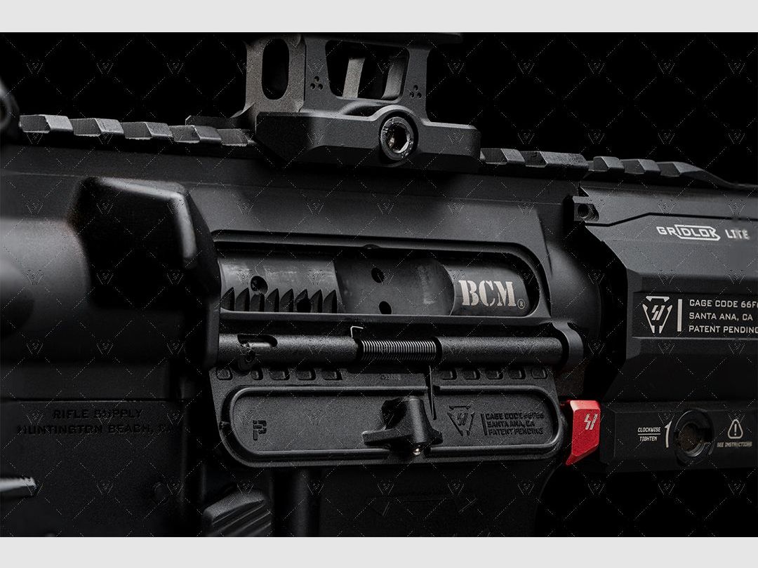 Strike Industries Overmolded Ultimate Dust Cover per AR15, immagine 7 di 8