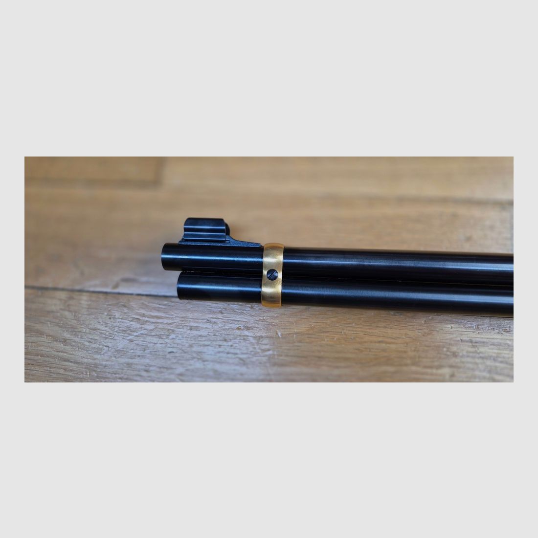 Prachtig onderhevelgeweer Marlin model 1894 S – Zeer zeldzame gedenkserie "Sheriff Bat Masterson" – Exemplaar 031 van slechts 500 geproduceerde – Vuurwapen uit 1994 – Stempel ‘JM’ voor Marlin door Marlin – Kal. .44 mag – 9+1 schoten – Superieur walnoothout met op maat gemaakte dempende kolf – Droommechaniek – Loop van 51 cm met prachtige Micro-grooves – Originele doos en documenten – Uitzonderlijk stuk in nieuwstaat – TBE+++, afbeelding 36 van 37