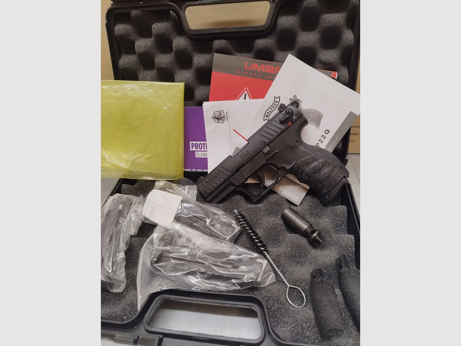 Walther P22Q blued, blank firing 9mm PAK + 3x magazine !!Like new!!