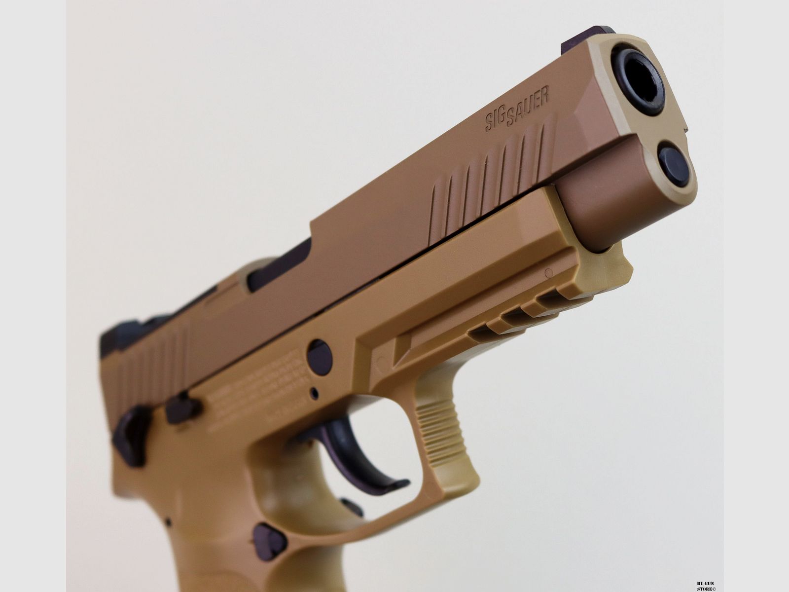 SIG SAUER AIR M17 CO2 4.5 COYOTE Pistol, afbeelding 4 van 6
