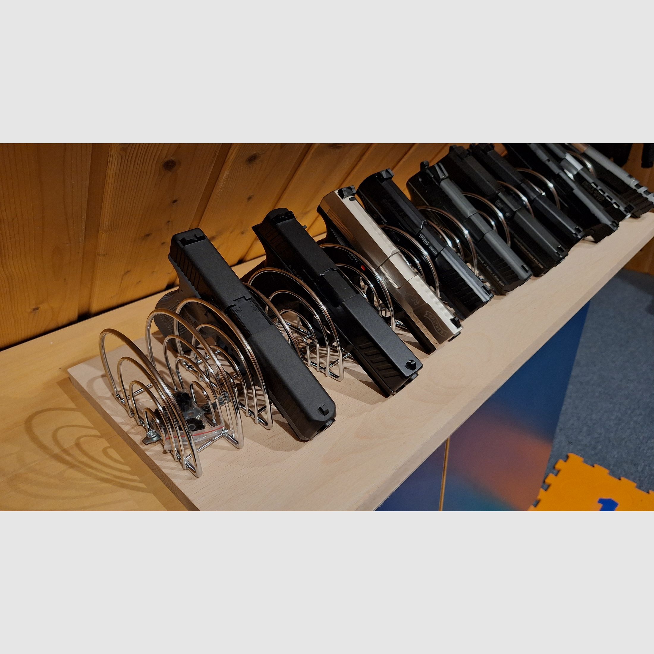 Pistolenrek/steun/stand/rek voor maximaal 11 pistolen