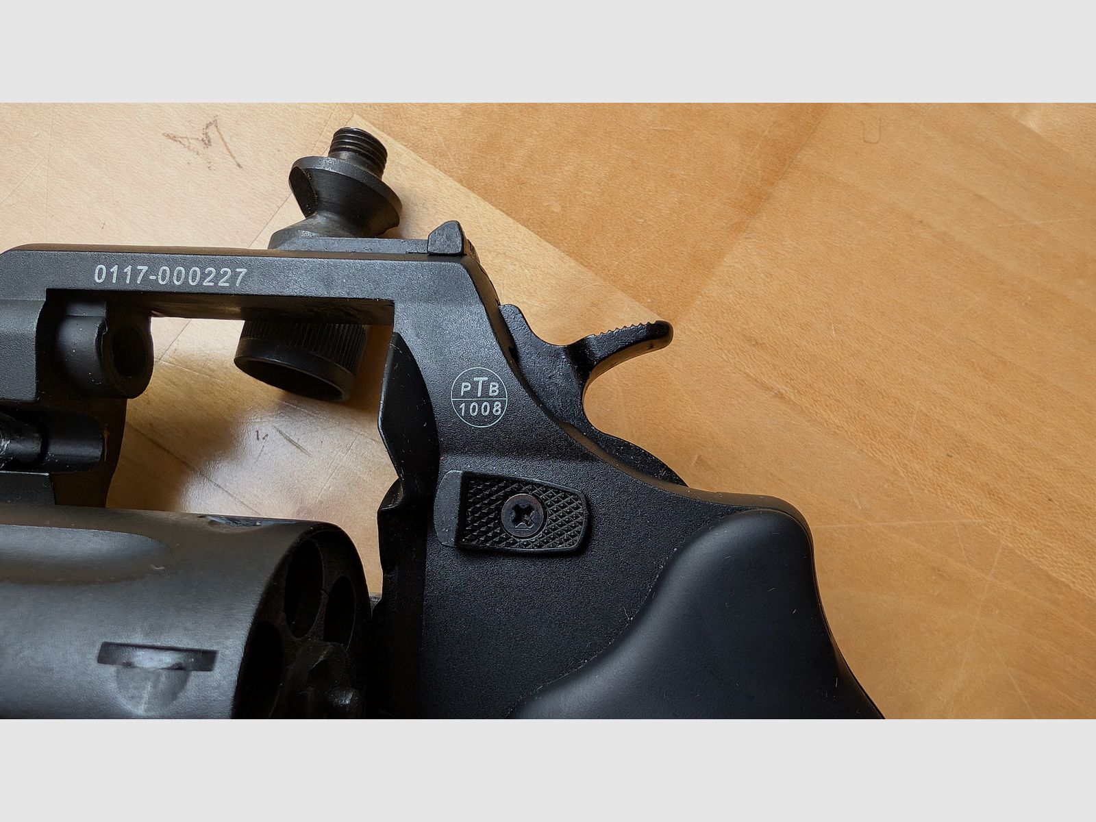 Zoraki R1 4,5" Schreckschuss Revolver mit Abschussbecher