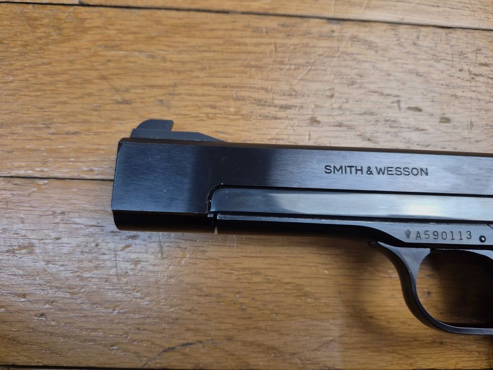Superbe pistolet Smith & Wesson Mod.41 – cal.22LR – Tout en vrai acier – Bronzage à 100% – Arme de 1980 – Mécanique et canon hors pair – Une des armes les plus basses sur la main jamais fabriquée – Superbe État – TBE++, billede 8 af 22
