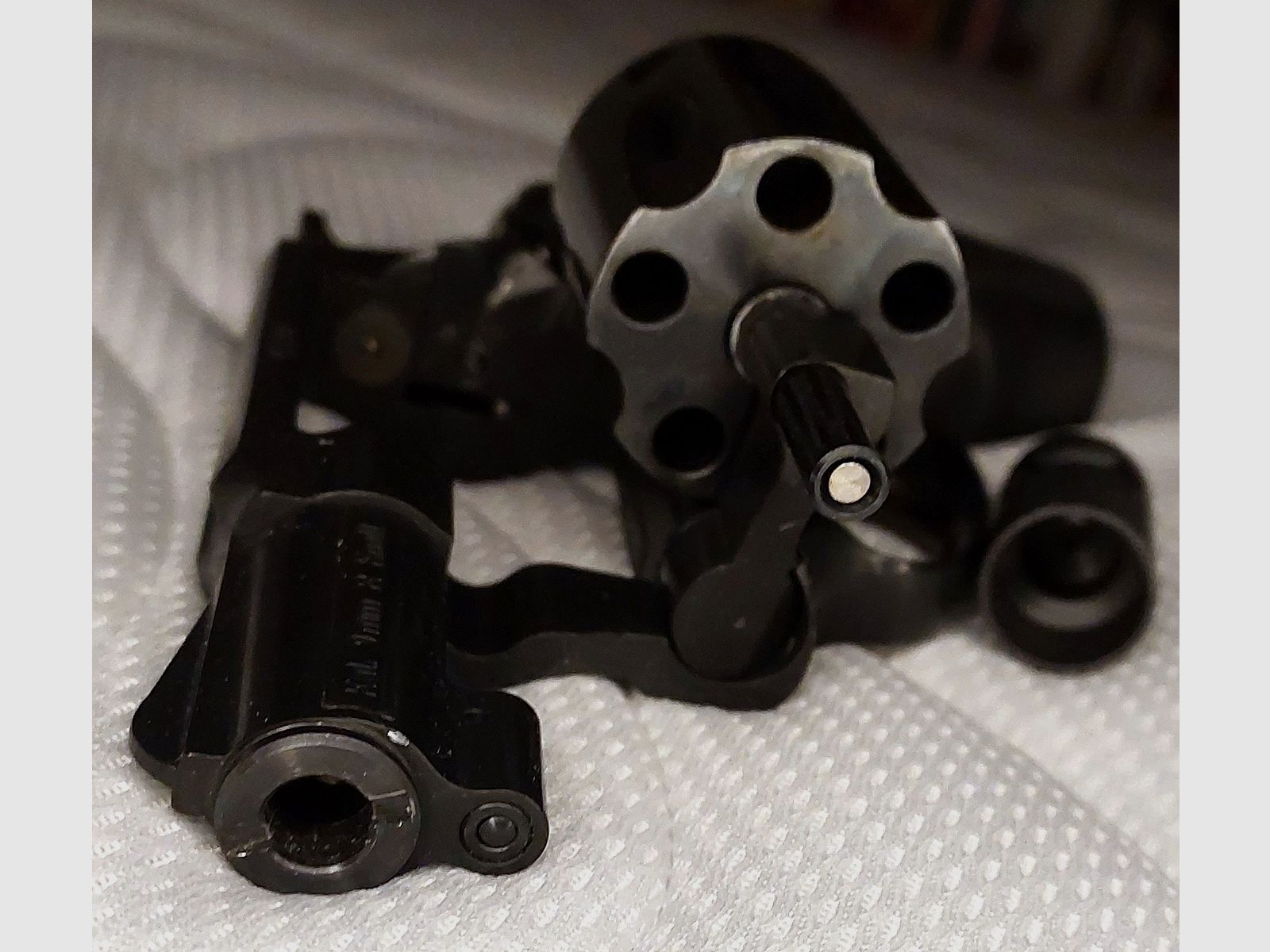 Weihrauch HW37 cal. 9mm R.K. (PTB 887) OVP in ottime condizioni (Arminius HW 37) con impugnature Hogue