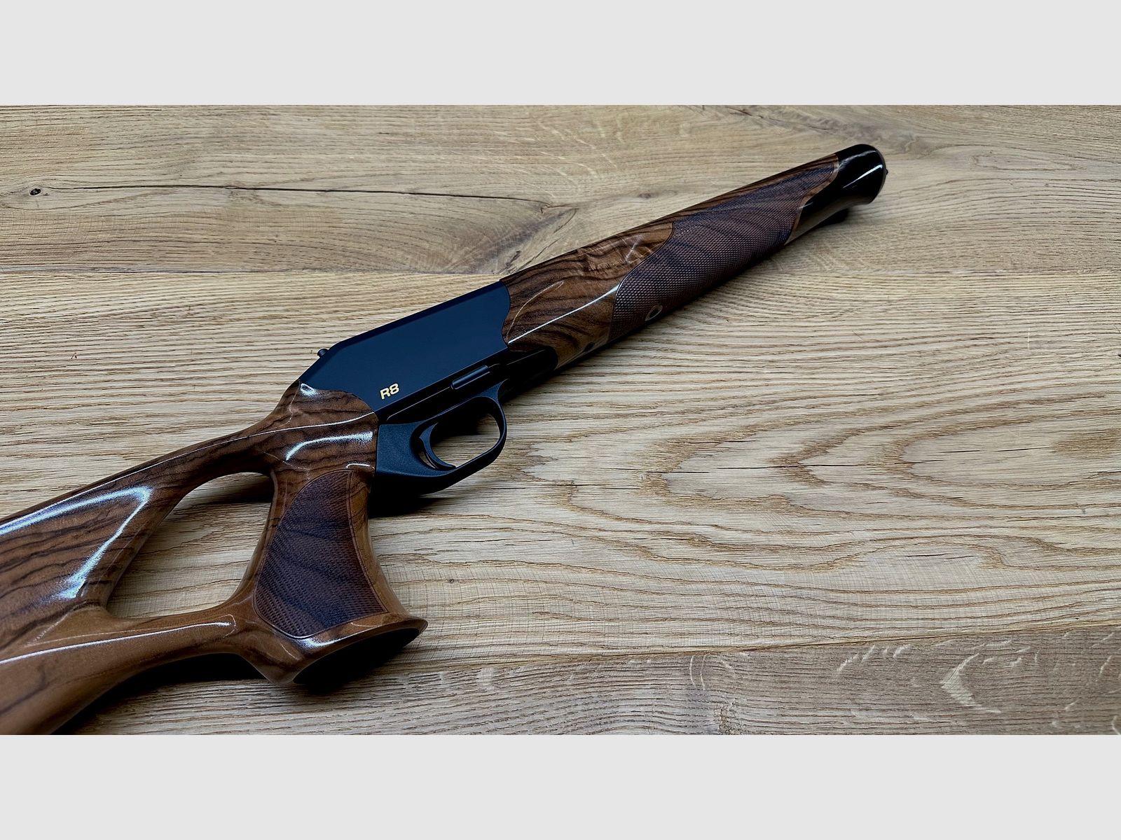 Blaser R8 Success Schaft mit Gehäuse/System // Holzklasse 4 // Lochschaft
