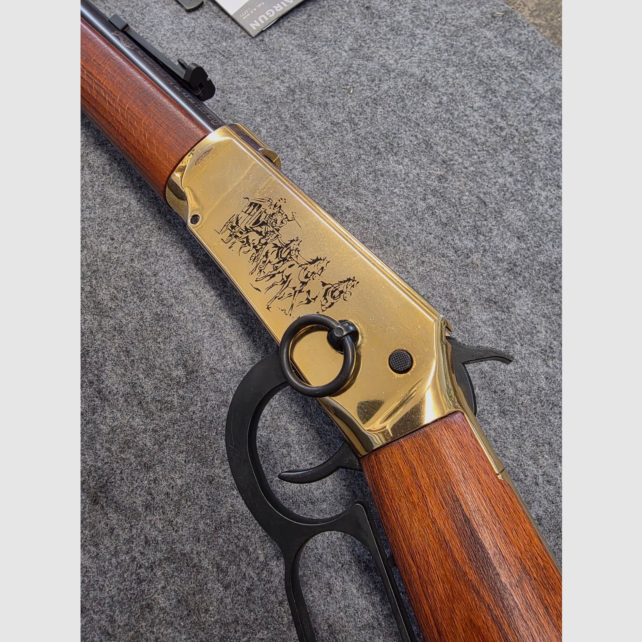 Beautiful Walther Lever Action Long Co2 Rifle Western in Cal. 4.5mm with 8-shot drum