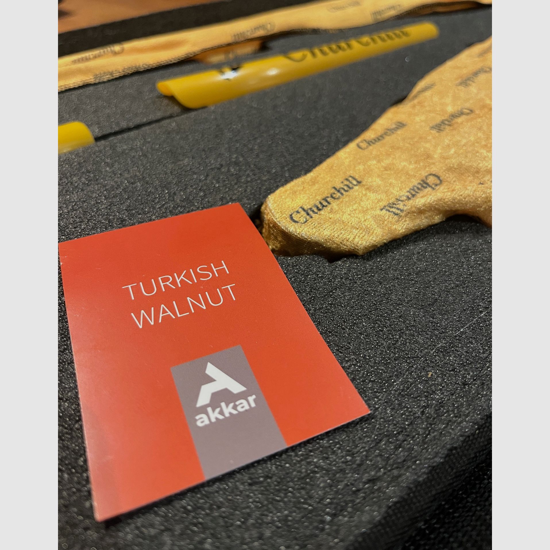 Akkar Churchill 206E LADY Czarny II