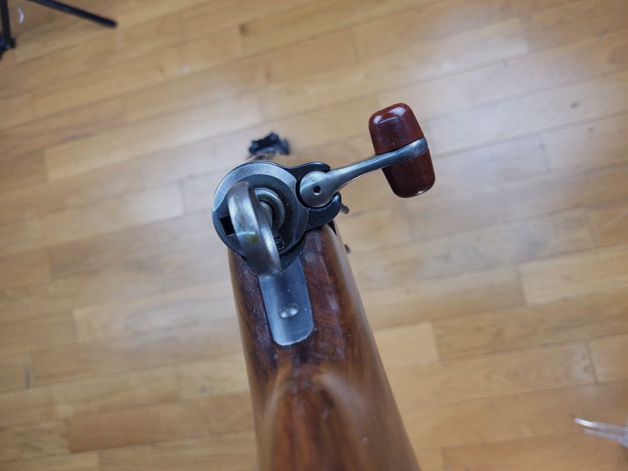 Sehr seltene Schmidt Rubin Büchse – mod.1889/1900 – Präzisionsschießen 22LR / Preis für Schießen – Umbau aus den 1920er Jahren auf eine Waffe des ersten Produktionsjahres – alle originalen Militärmarkierungen – außergewöhnliche Fluidität – Lauf und Holz in hervorragendem Zustand – Perfekte Ästhetik – besser als eine Rolex!, Bild 31 von 31