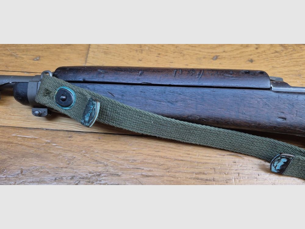 Sehr gute USM1 Repetierbüchse umgebaut auf Semi-Auto – Kaliber .30 M1 original – Herstellung INLAND – Waffe mit Bajonettanschluss und verstellbarer Visierung 2. Typ – Konfiguration Indochina Korea – Zweiter 10-Schuss-Magazin kostenlos – Riemen und Futteral in Repro – Sehr schönes USM4 Bajonett original 100% US! – Sehr guter mechanischer und ästhetischer Zustand – Eine der unterhaltsamsten Büchsen auf dem Stand! – Sehr schönes Set in TBE +, Bild 27 von 33