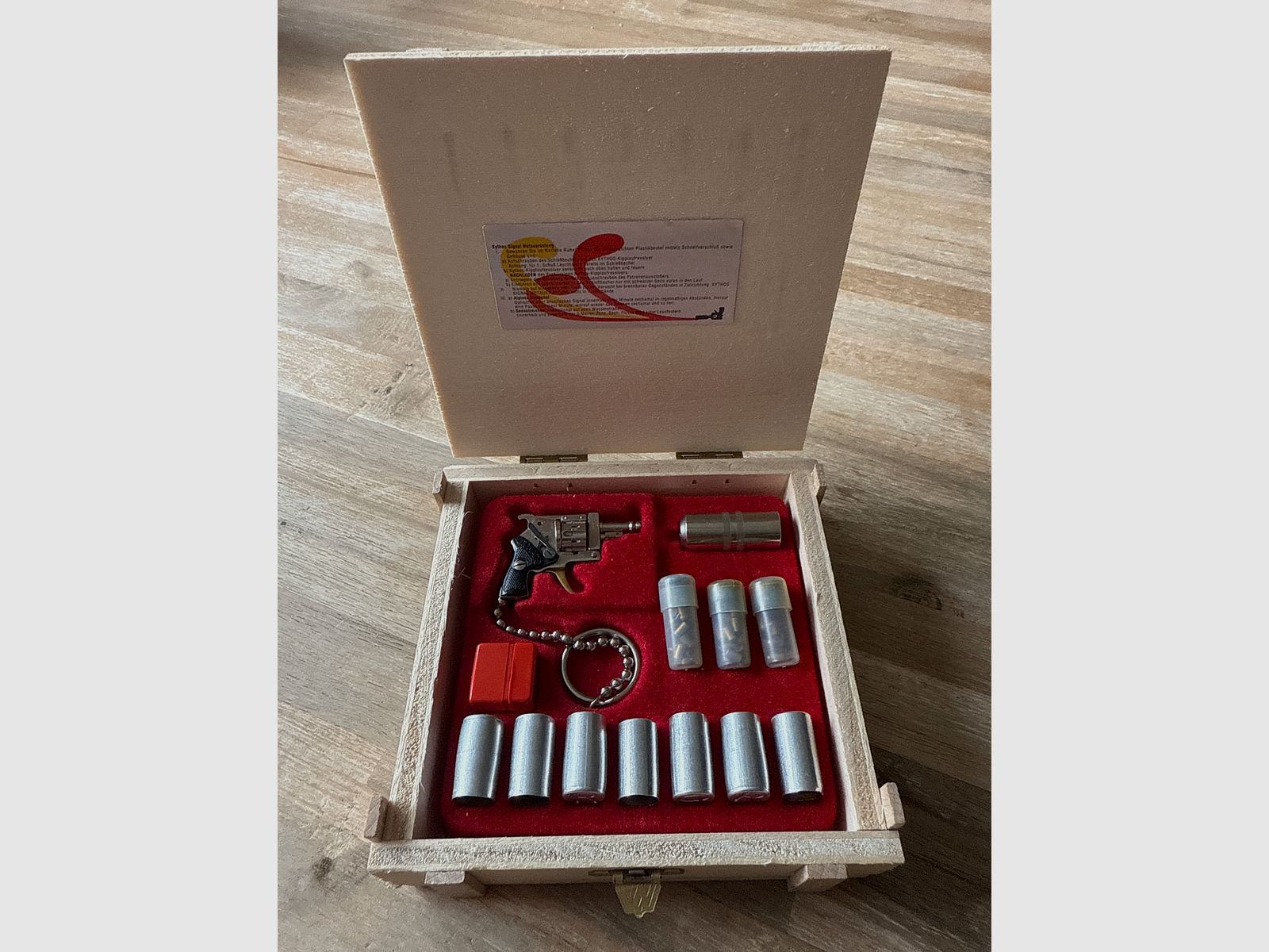 Xythos Pinnfire 2mm Schlüsselanhänger Signalmunition Knallpatronen Geschenkbox 