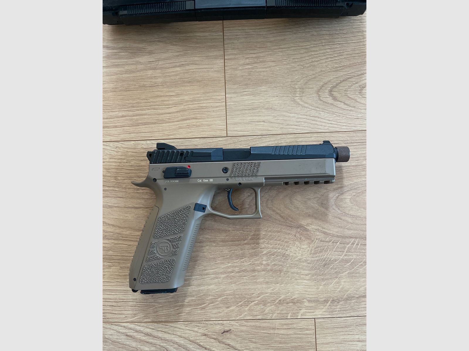 KJ Works CZ P09 Airsoft 6mm with metal slide