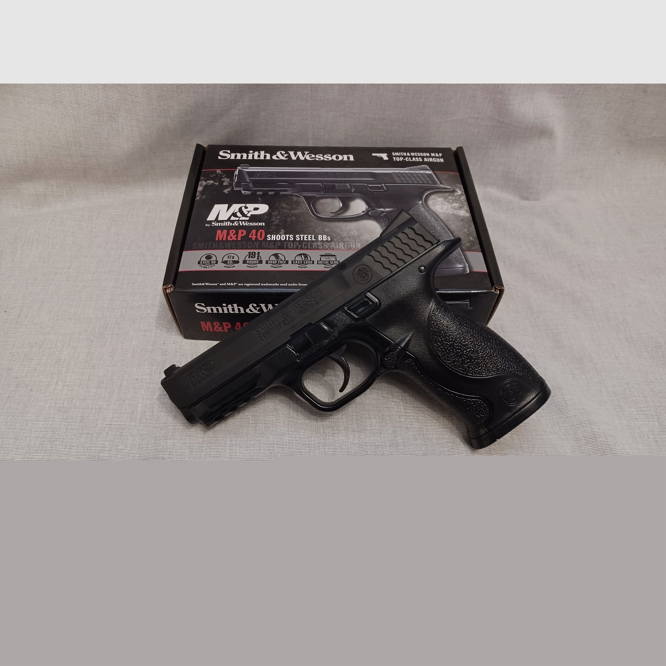 Smith & Wesson M&P 40 / 4,5 mm BB / CO2 / Pistole / OVP (28)