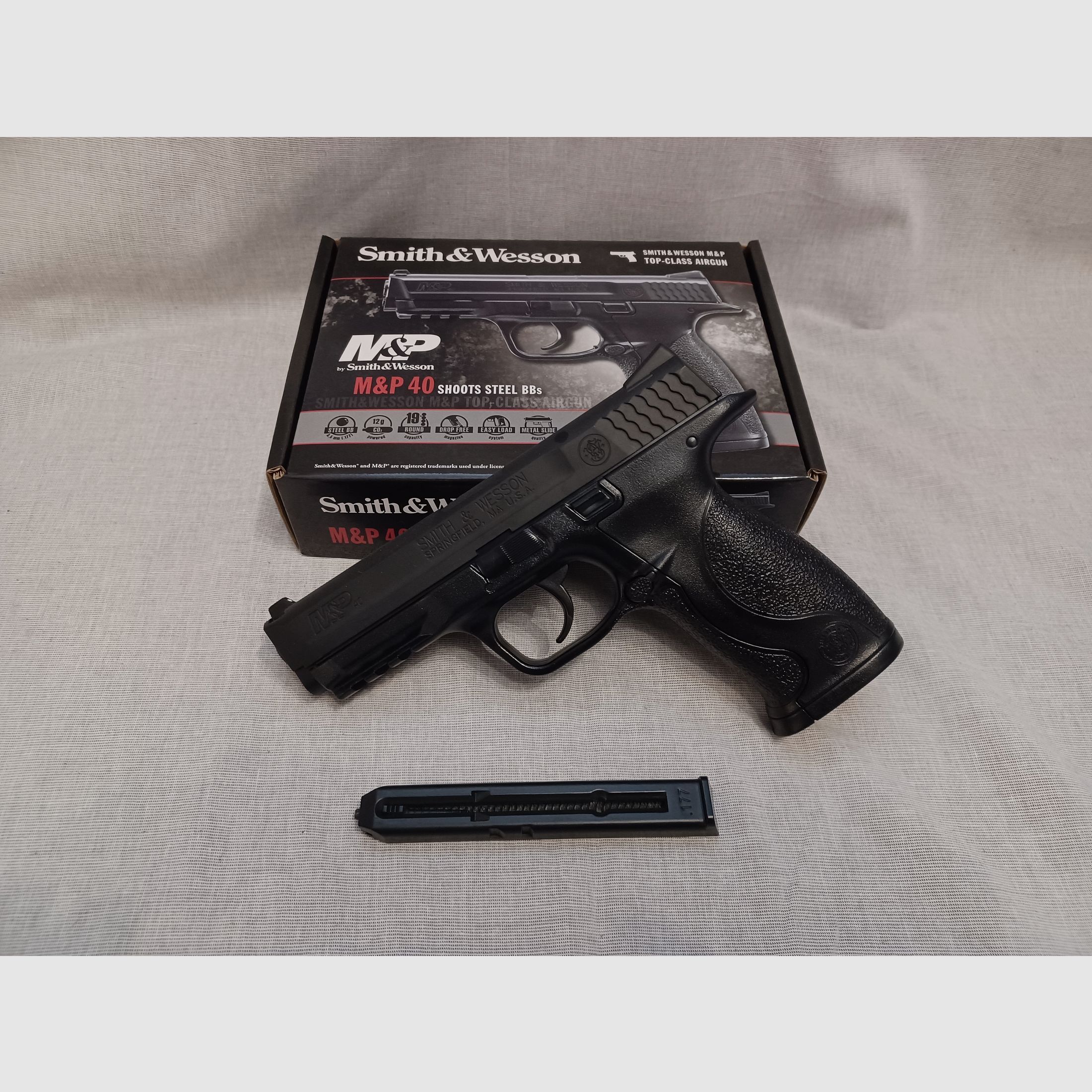 Smith & Wesson M&P 40 / 4,5 mm BB / CO2 / Pistolet / OVP (28)