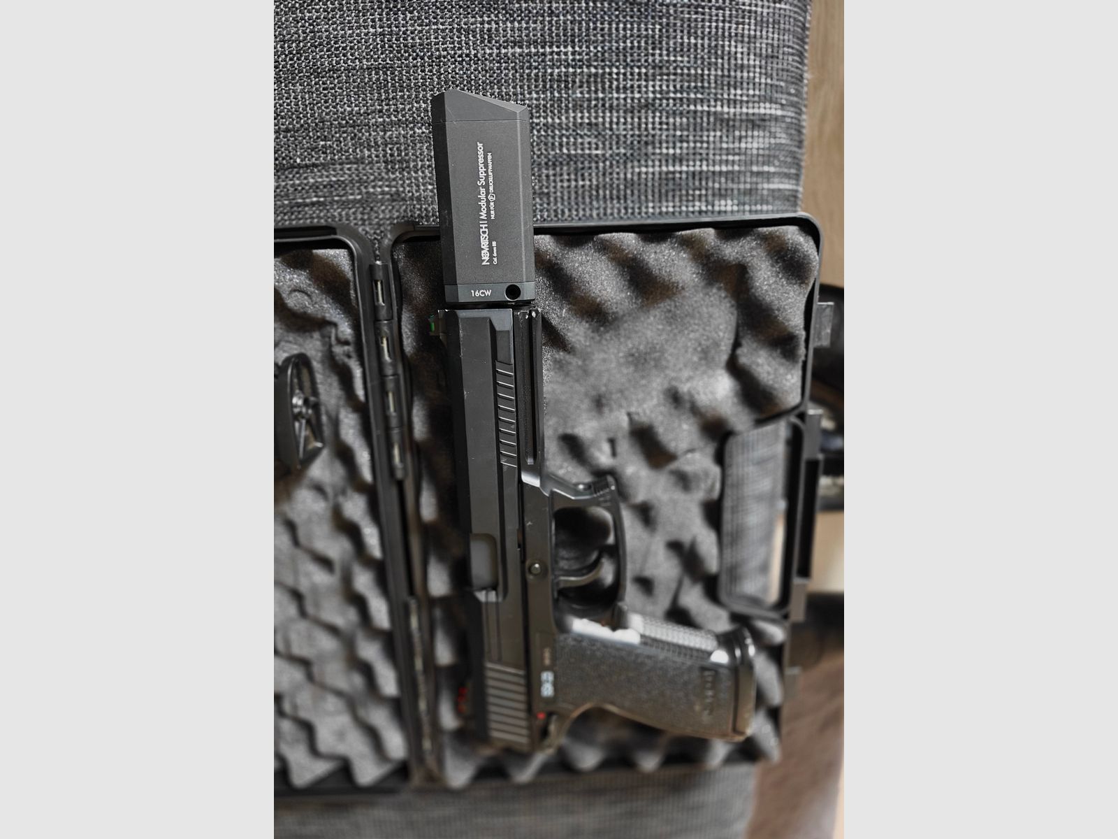 Novritsch SSX23 Gas Airsoft Pistole plus Zusatzmagazin und Silencer
