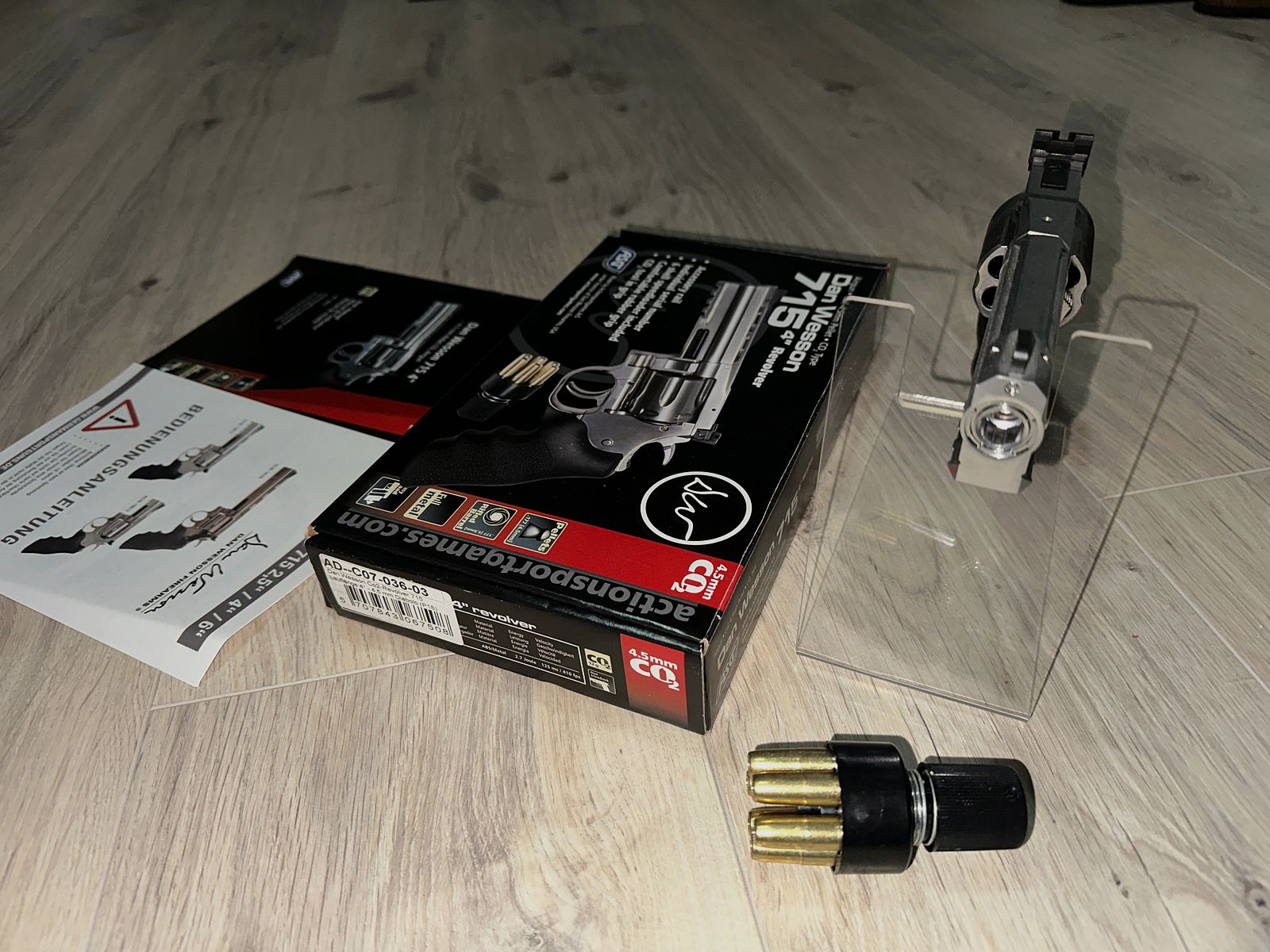 Dan Wesson 715 4" Lauf 4,5mm Diabolo Co2 Revolver, Dan Wesson 715 4" Co2 Revolver, Dan Wesson 715 4,5mm Diabolo inkl Dichtungsset + Ladehülsen, Revolver 4" Lauf 4,5mm Diabolo