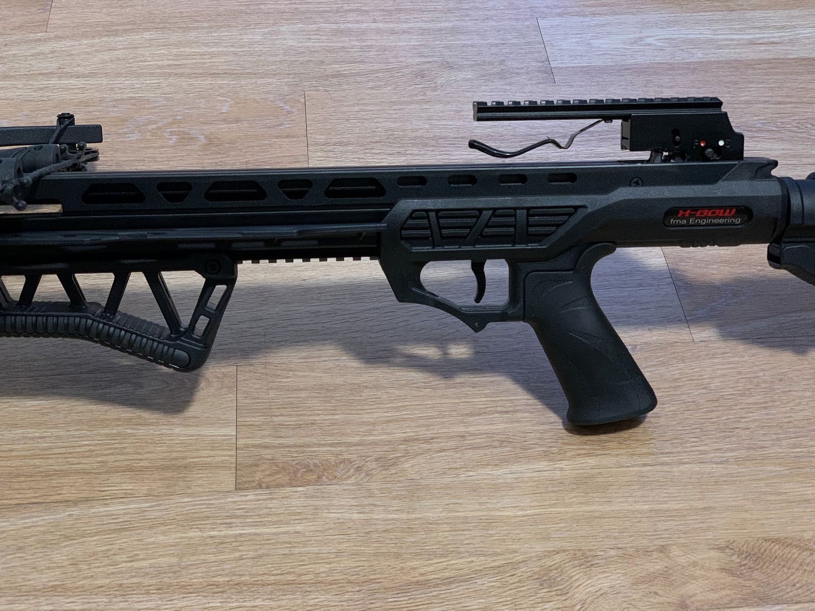 X-BOW FMA Scorpion III - 405 fps / 200 lbs - Compoundbogen mit Zubehör