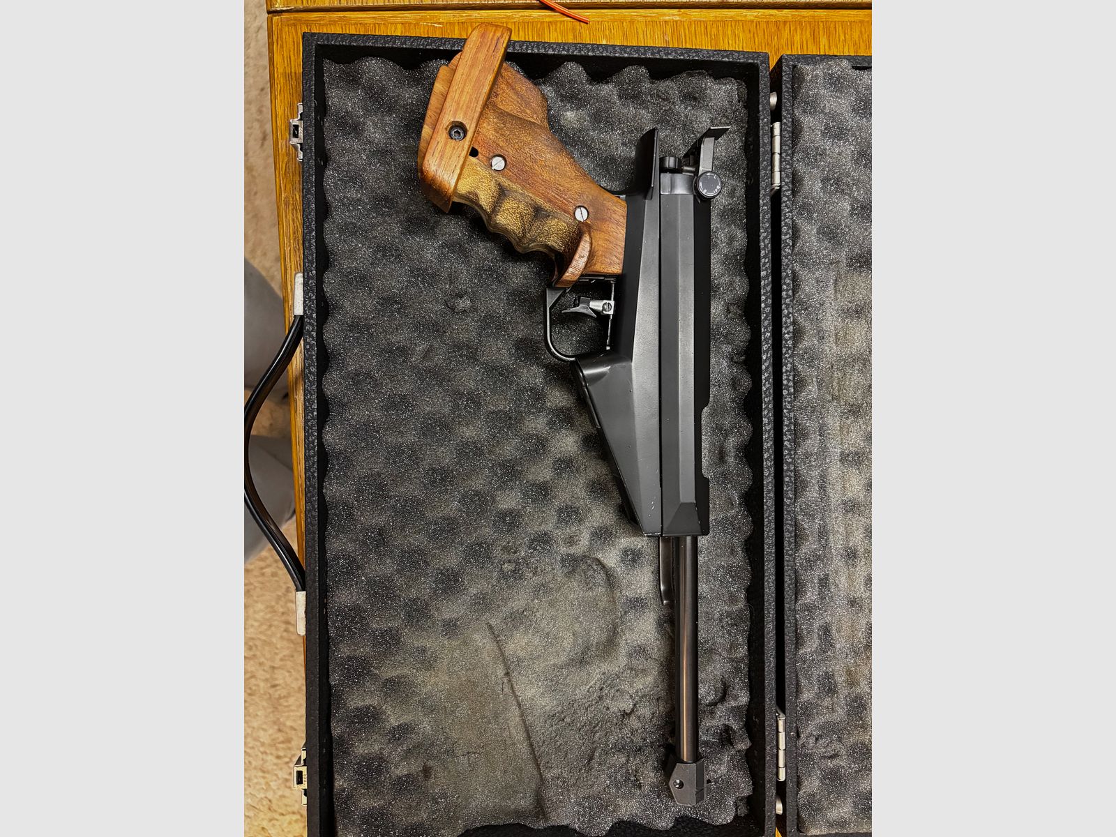 Feinwerkbau air pistol LP90, image 2 of 12