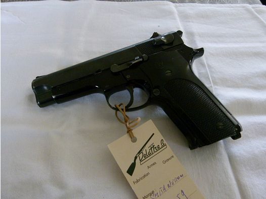 Smith & Wesson pistol