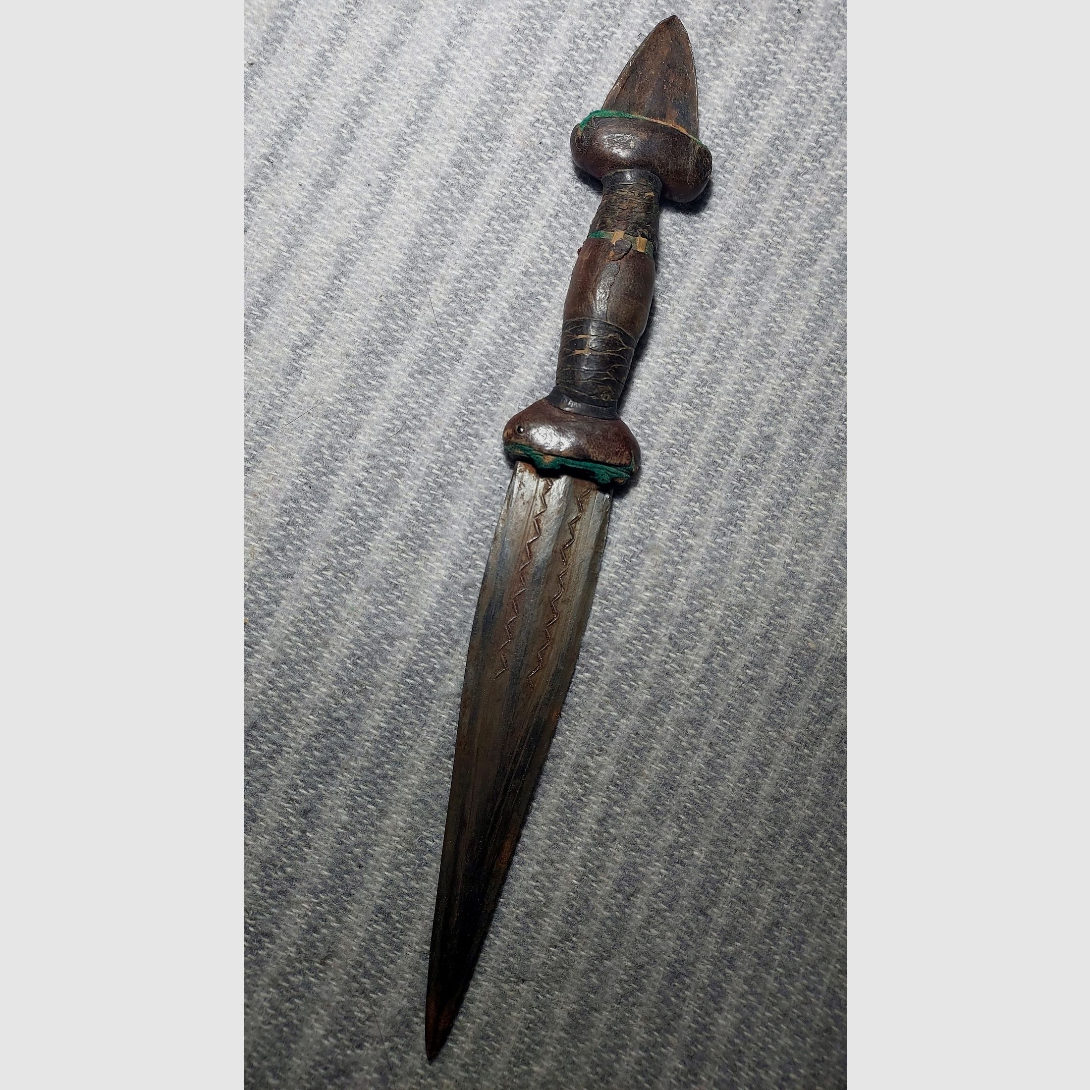 Historischer afrikanischer Dolch – ethnografisches Sammlerstück