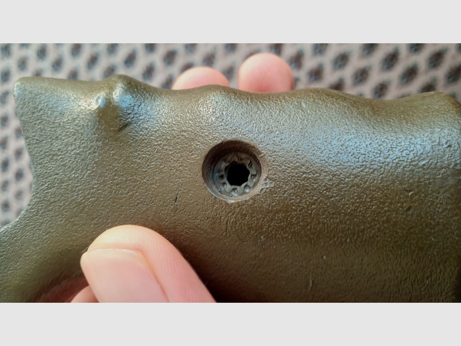 G3 pistol grip deep speckled olive green / stylistically perfect for wooden handguard // polymer grip