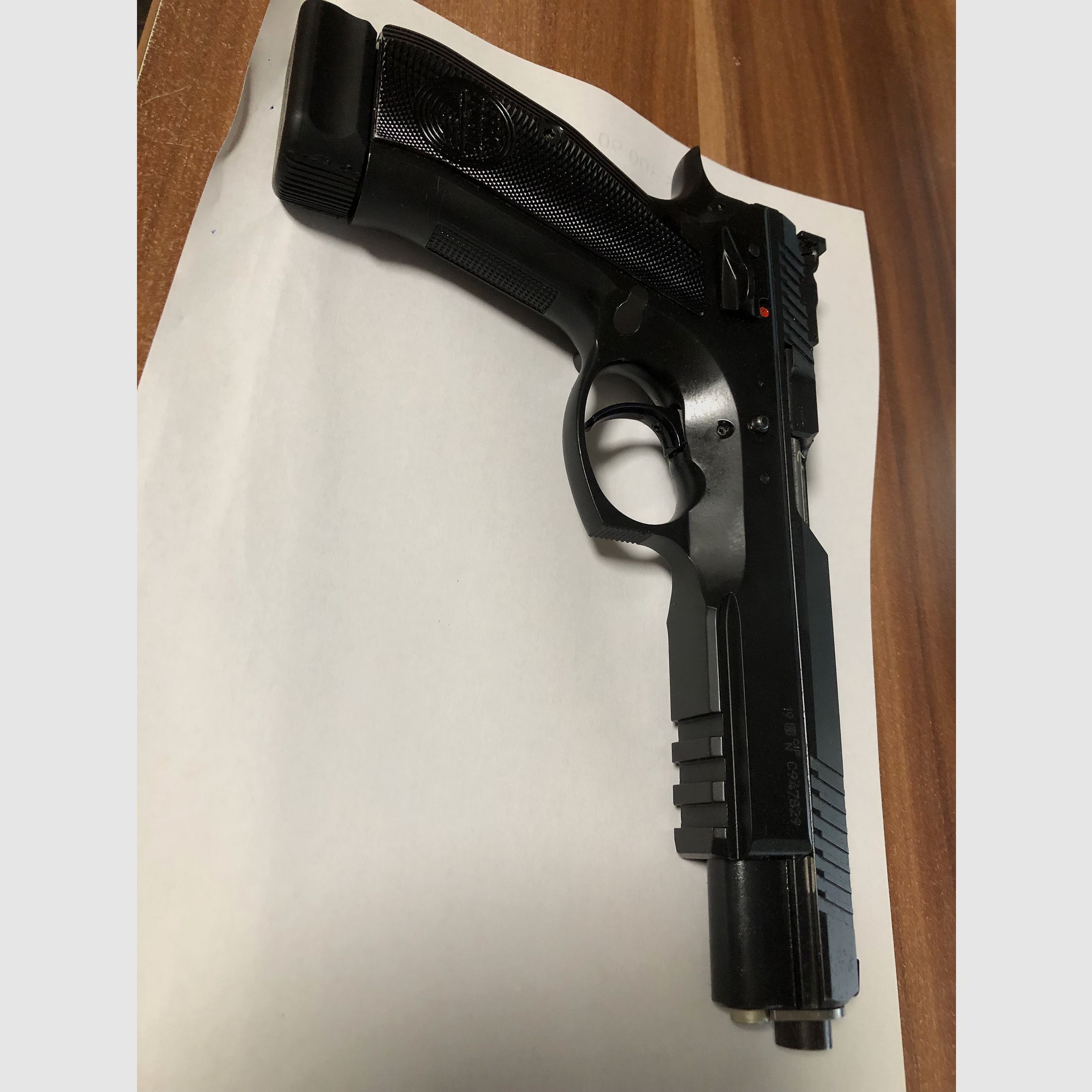 Verkauf halbautomatische Pistole von Haus CZ-Taipan Pro-Tuning und inklusive KK-Pistole, als Geschenk!