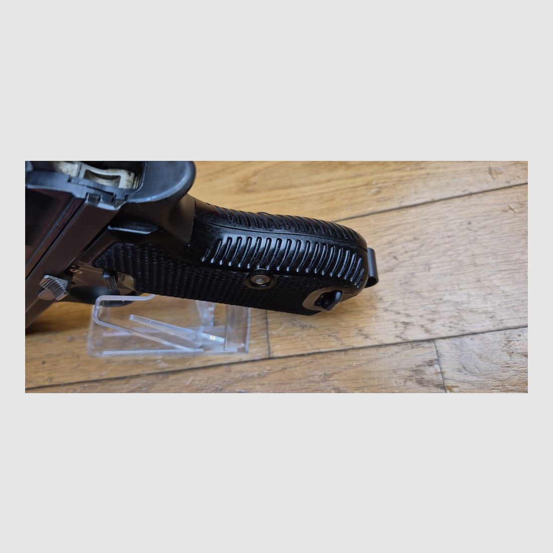 Sehr schöner SIG P210-2 Pistol – Mythos des 9 para – Militärwaffe des 4. Vertrags – Ca. 1957/60-62 – Sehr gute Brünierung – Traumhaftes Funktionieren und Lauf – 2. Magazin und Holster (alles dabei!) zusätzlich geliefert – Zustand TBE+/TBE++!, Bild 8 von 26
