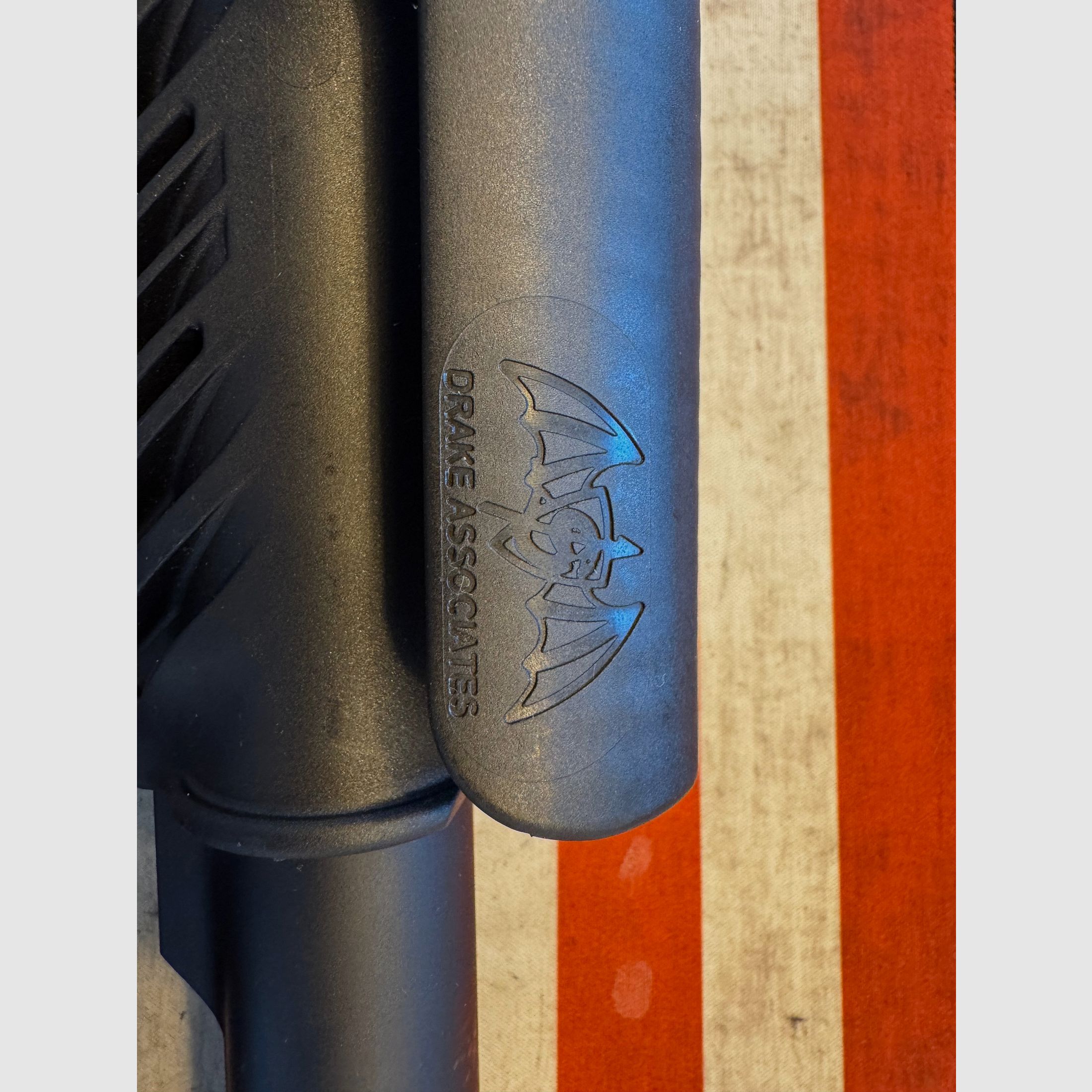 FAB Defence GL Shock-Schulterstütze (Edition Drake Associates +  Batterie/Werkzeugfach)  Buffer Tube inclusive und  AR15 Style Griff