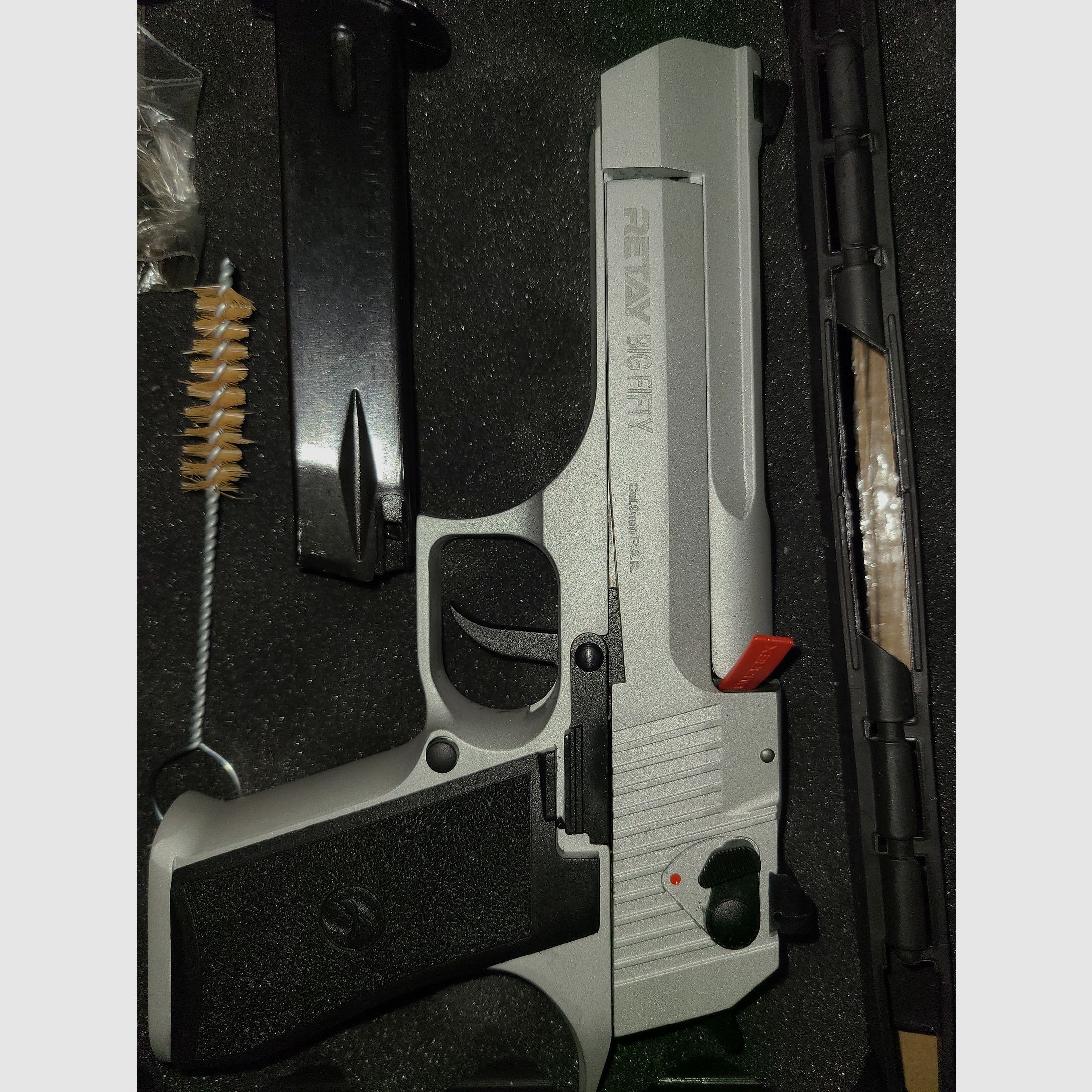 RETAY BIG FIFTY / VERCHROMT SILBER / mit Zubehör 3 MAGAZINE / mit OVP / cal. 9mm P.A.K. / PTB 1074 / SCHRECKSCHUSS GAS PISTOLE / SILVESTER / SELBSTVERTEIDIGUNG / NEUWERTIG