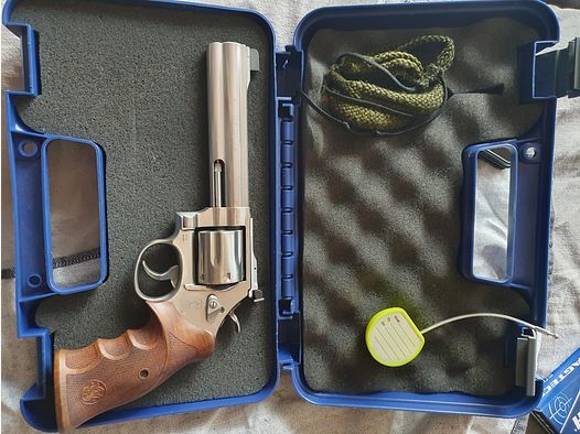 Smith & Wesson  Model 686