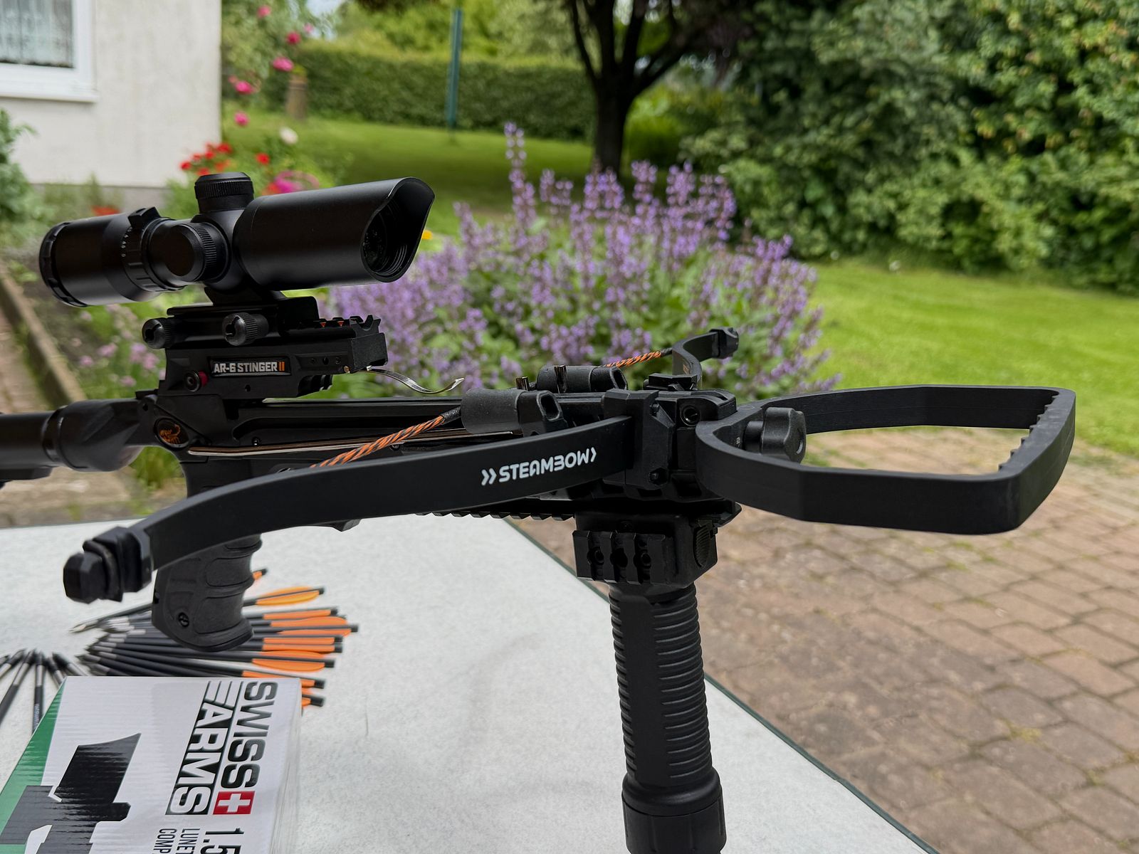 Armbrust Steambow AR-6 Stinger II Survival avec lunette de visée et divers accessoires :