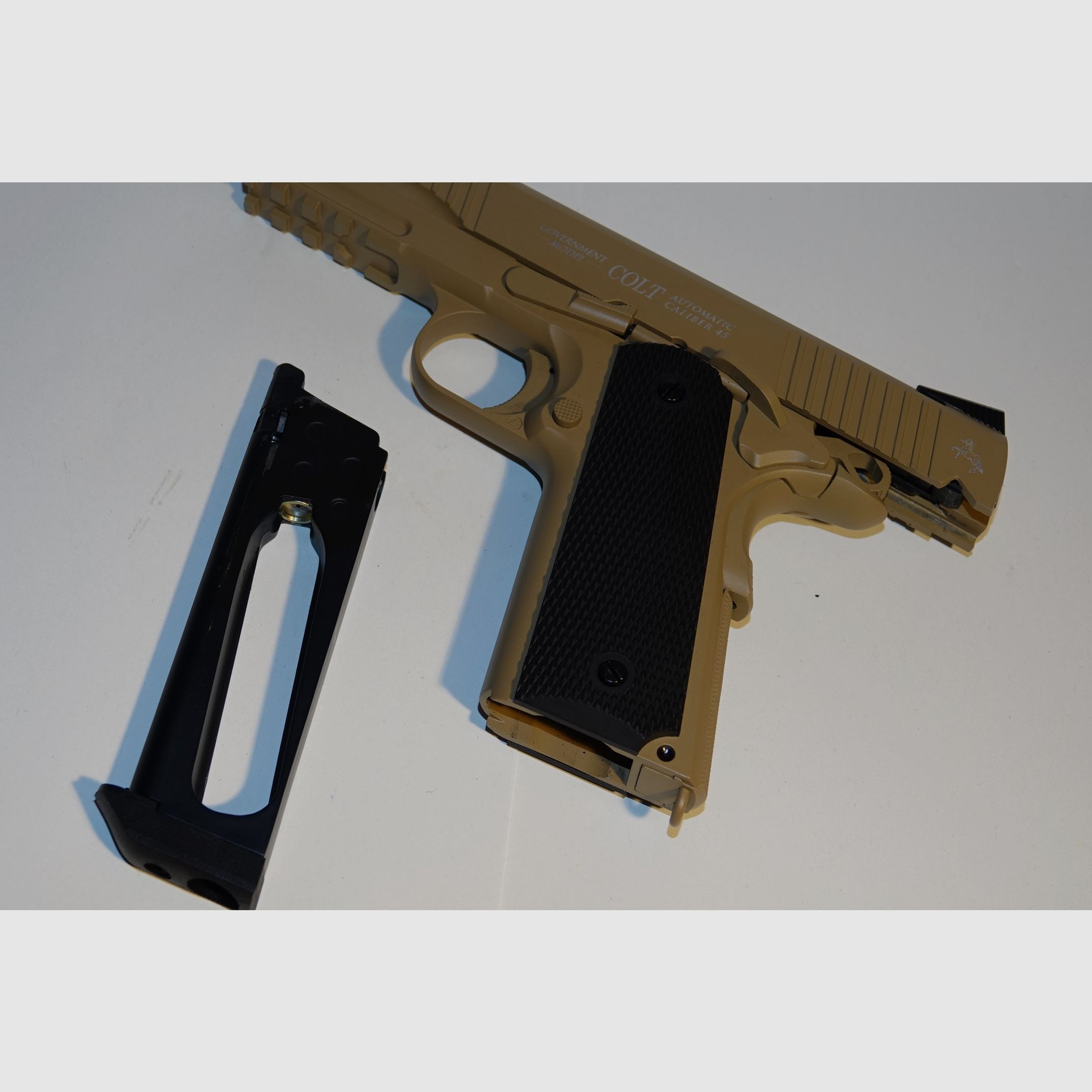 Colt M45 CQBP CO2-pistool in zeldzaam TAN BEIGE als nieuw