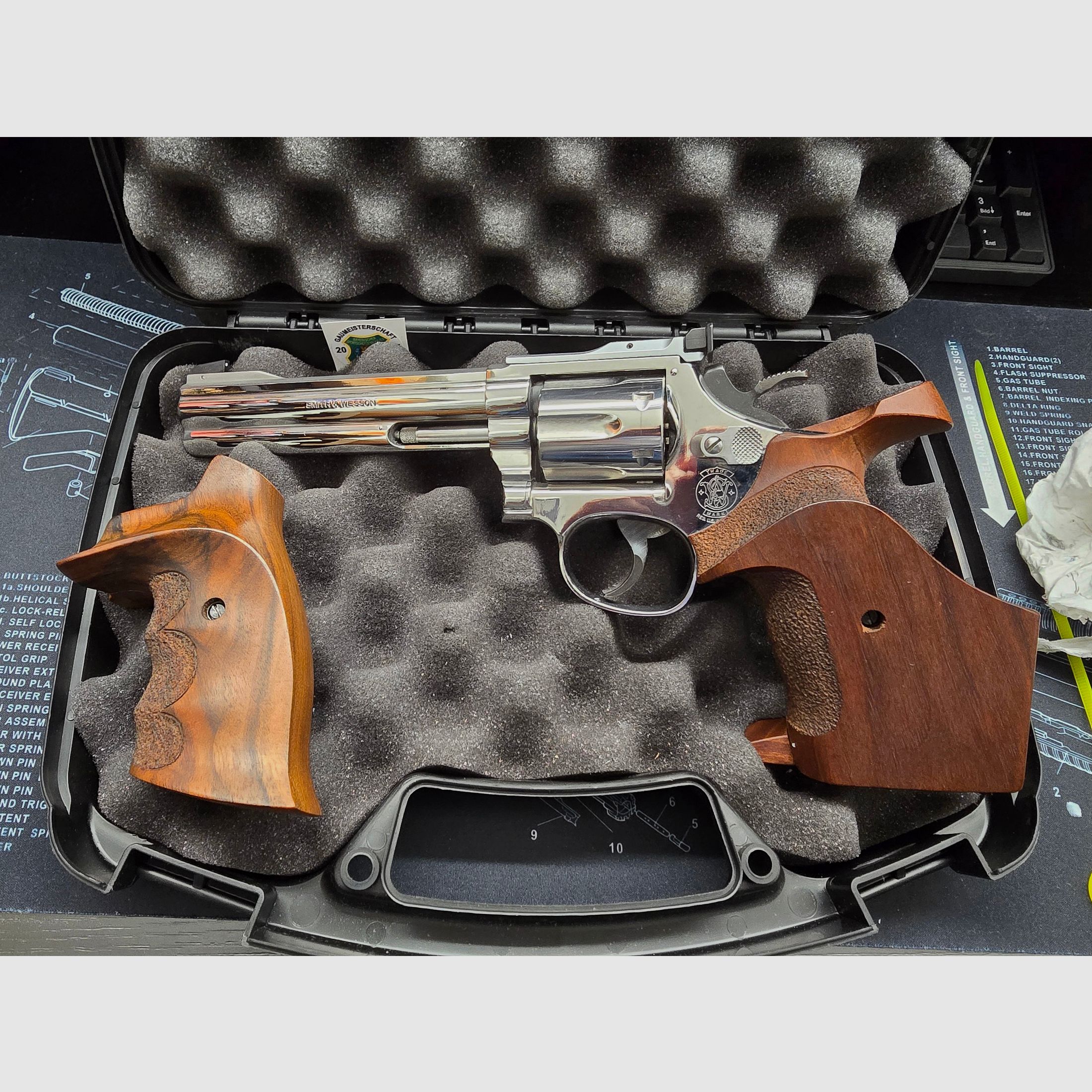 Smith und Wesson 6Zoll KK-Sportrevolver 617-1