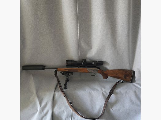 Blaser R93 als Gesamtpaket mit Schalldämpfer und Ziehlfernrohr von Zeiss