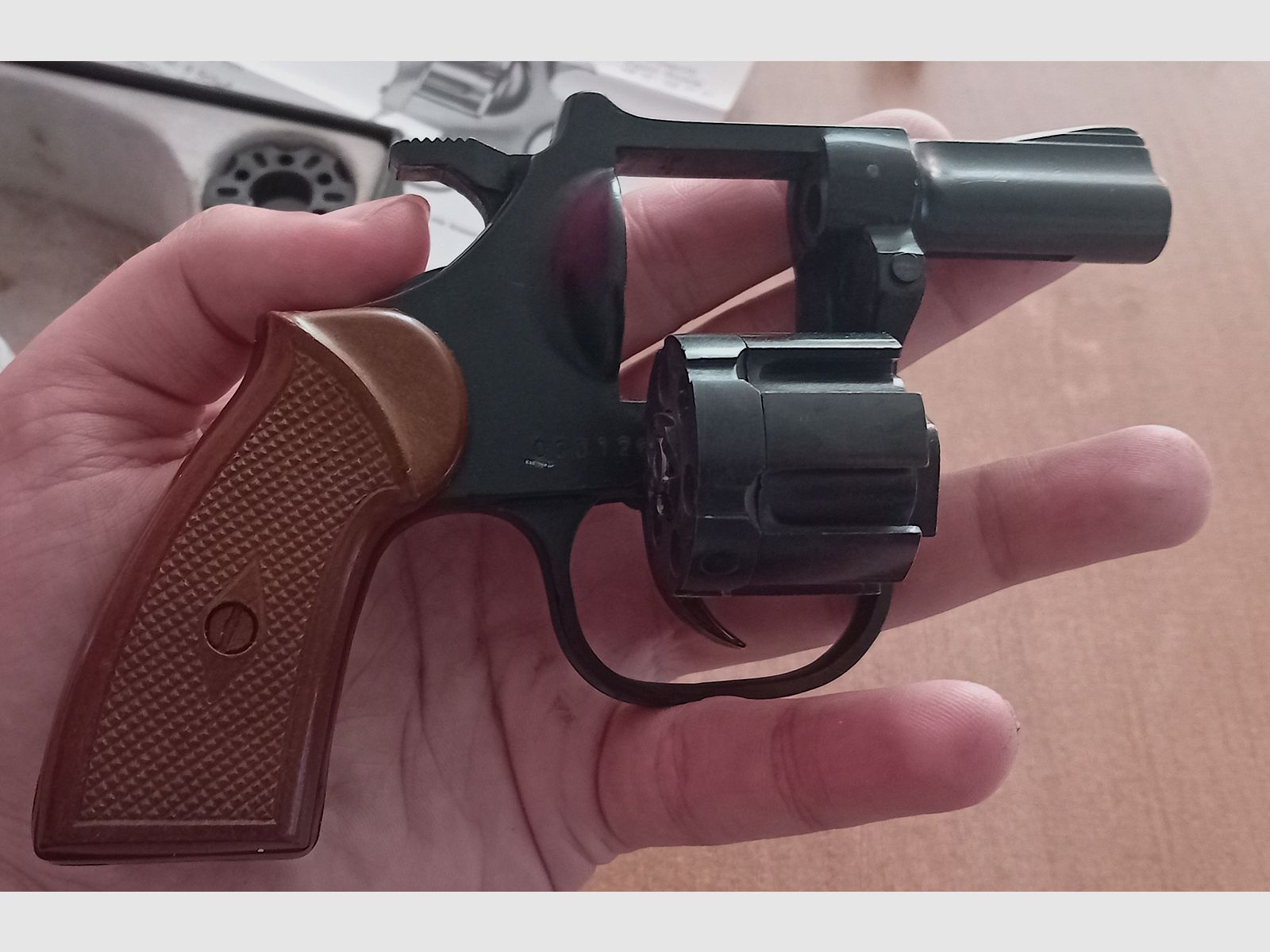 Cuno Melcher ME86 Kal. 6mm Knall/ PTB 205 komplett mit Verpackung und Ersatzmagazin!