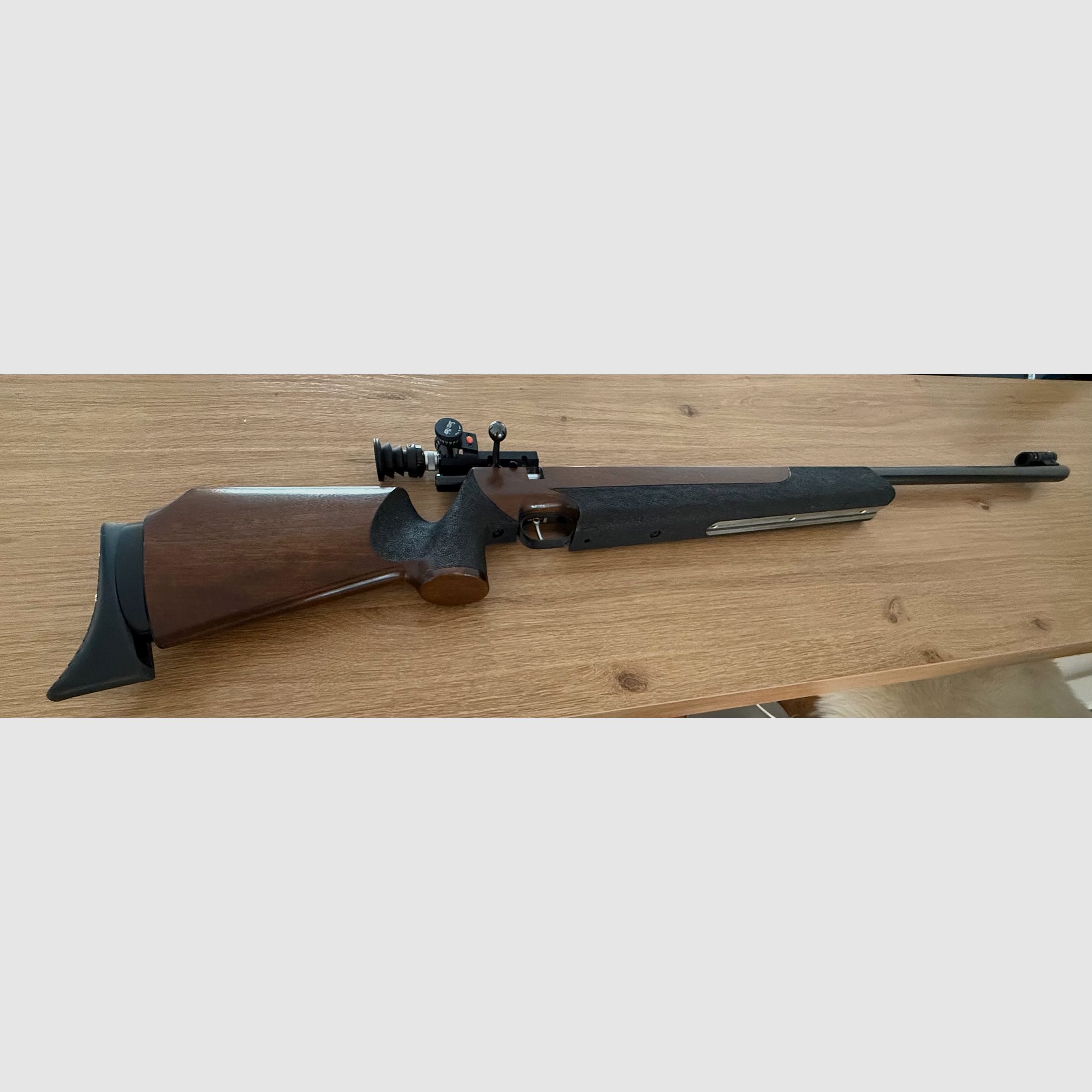 Weihrauch HW60M, carabine de match en calibre .22Lf.B. avec optique de visée : Elite 201