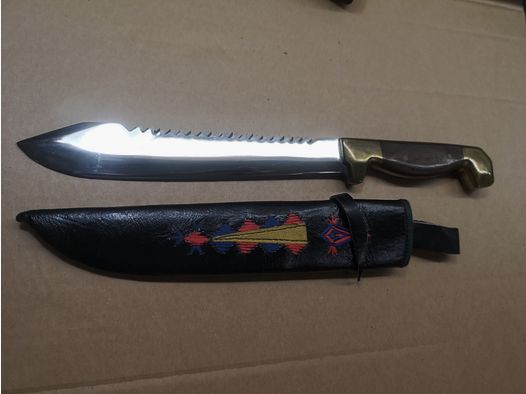 Couteau de chasse très lourd fait à la main en Ouzbékistan